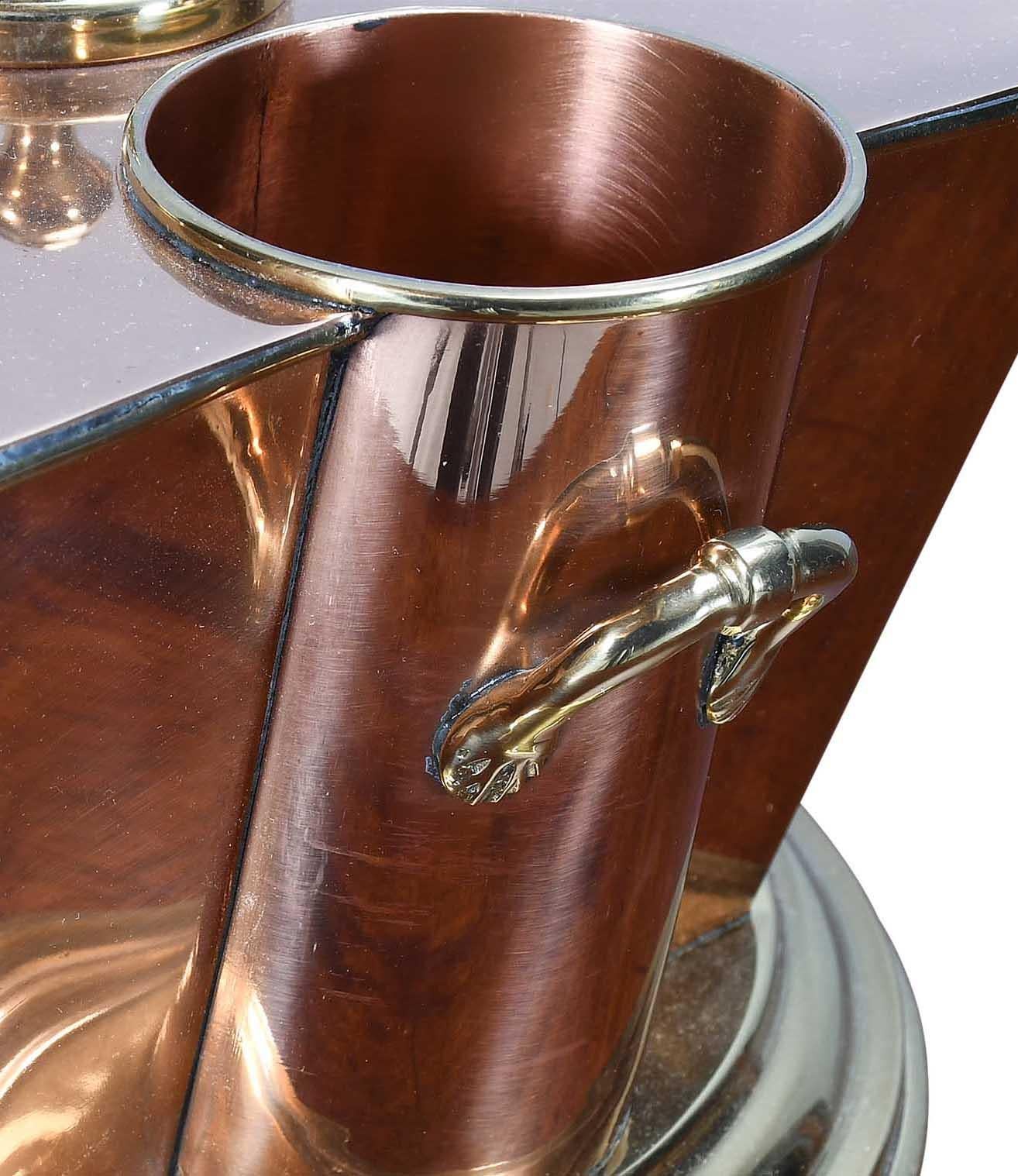 Ein Paar Weinkühler aus Kupfer und Messing aus der Zeit des Art déco (20. Jahrhundert) im Angebot