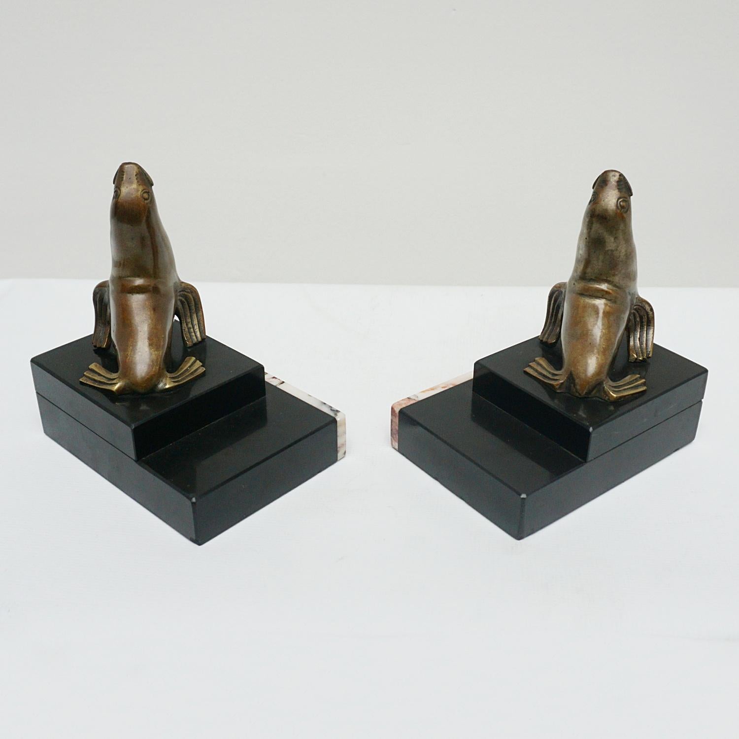 Pair of Art Deco Sea Lion Bookends In Good Condition In Forest Row, East Sussex
