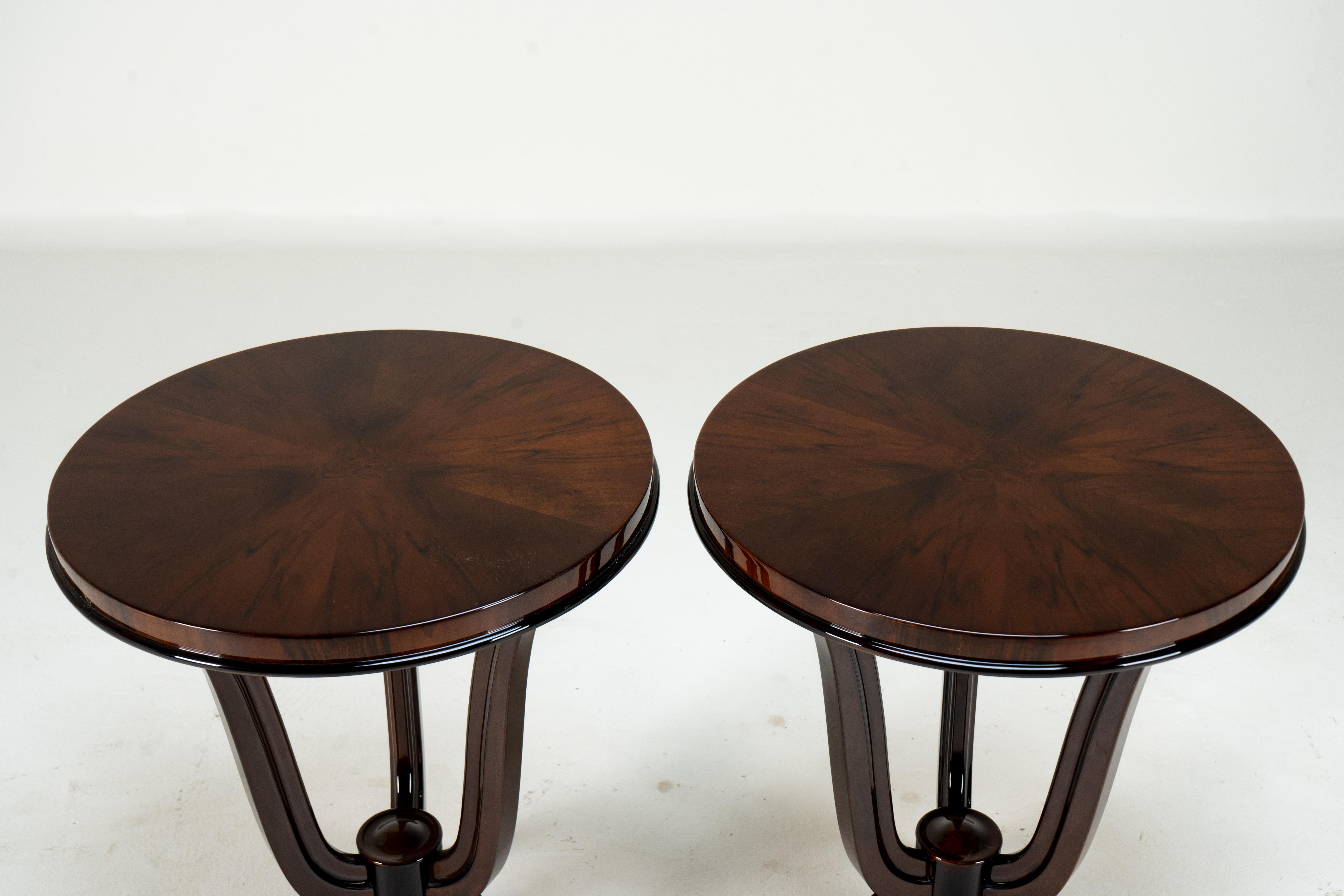 Veneer A Pair of Art Deco Side Tables For Sale