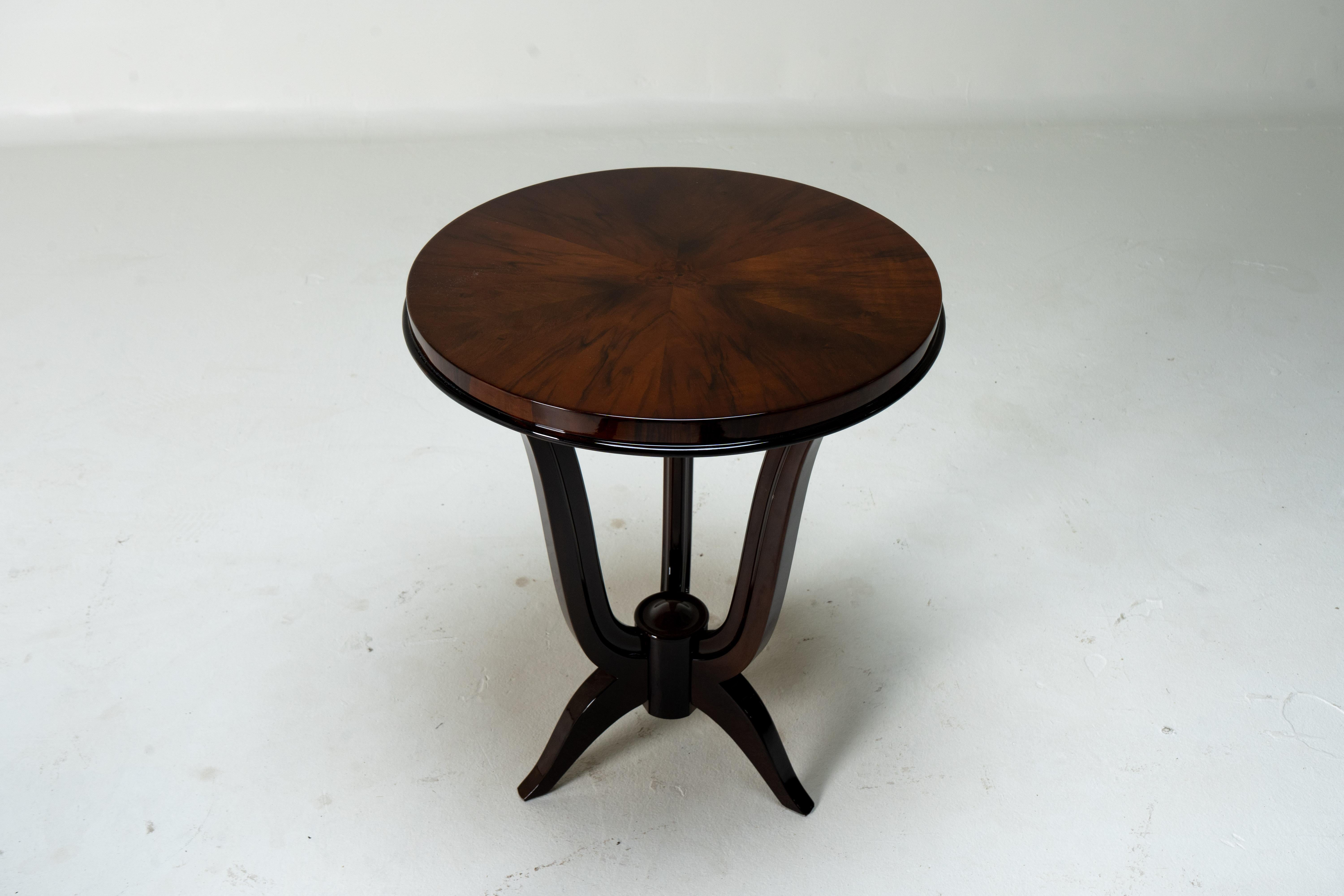 A Pair of Art Deco Side Tables For Sale 1