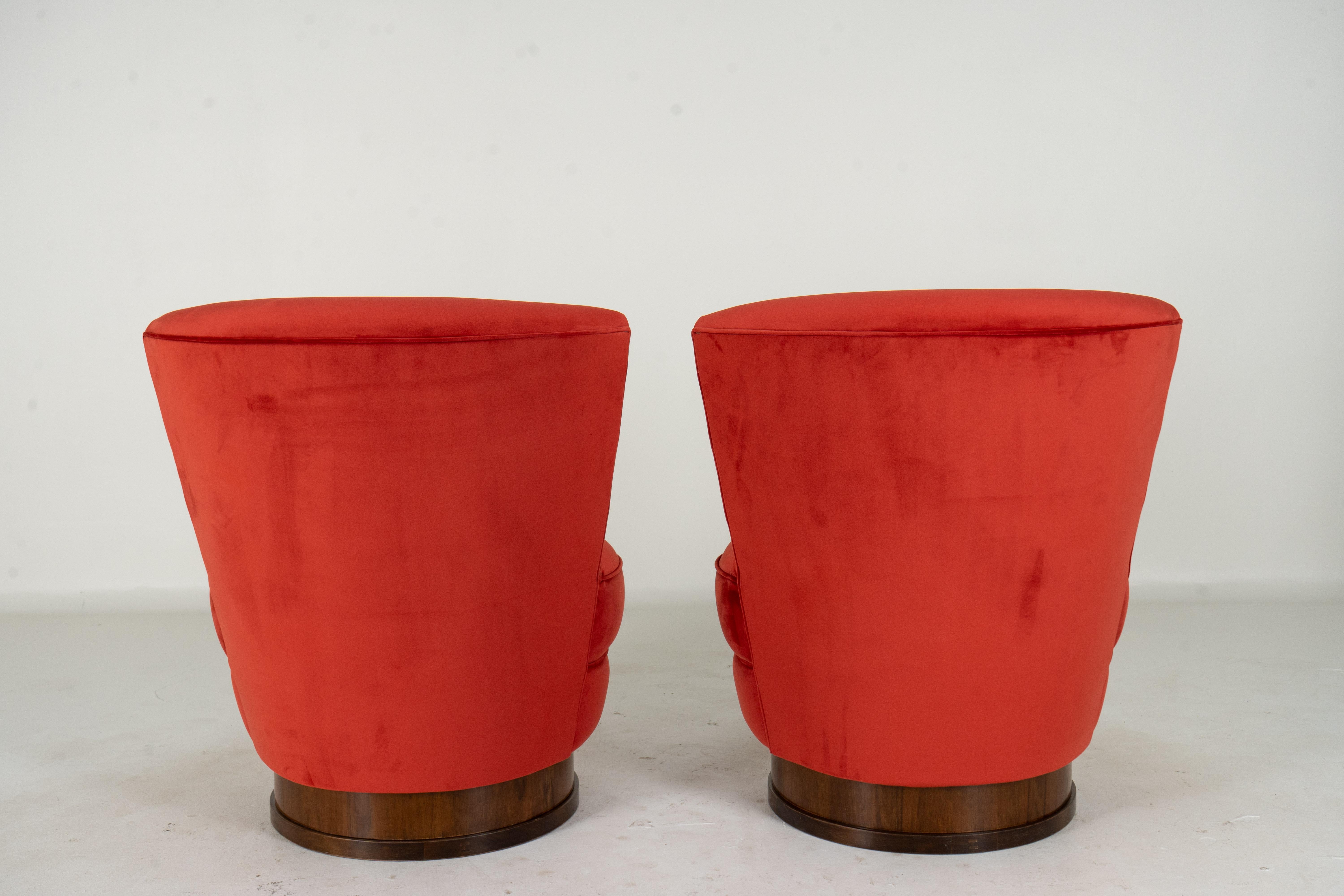 A Pair of Art Deco Slipper Chairs In Good Condition For Sale In Chicago, IL