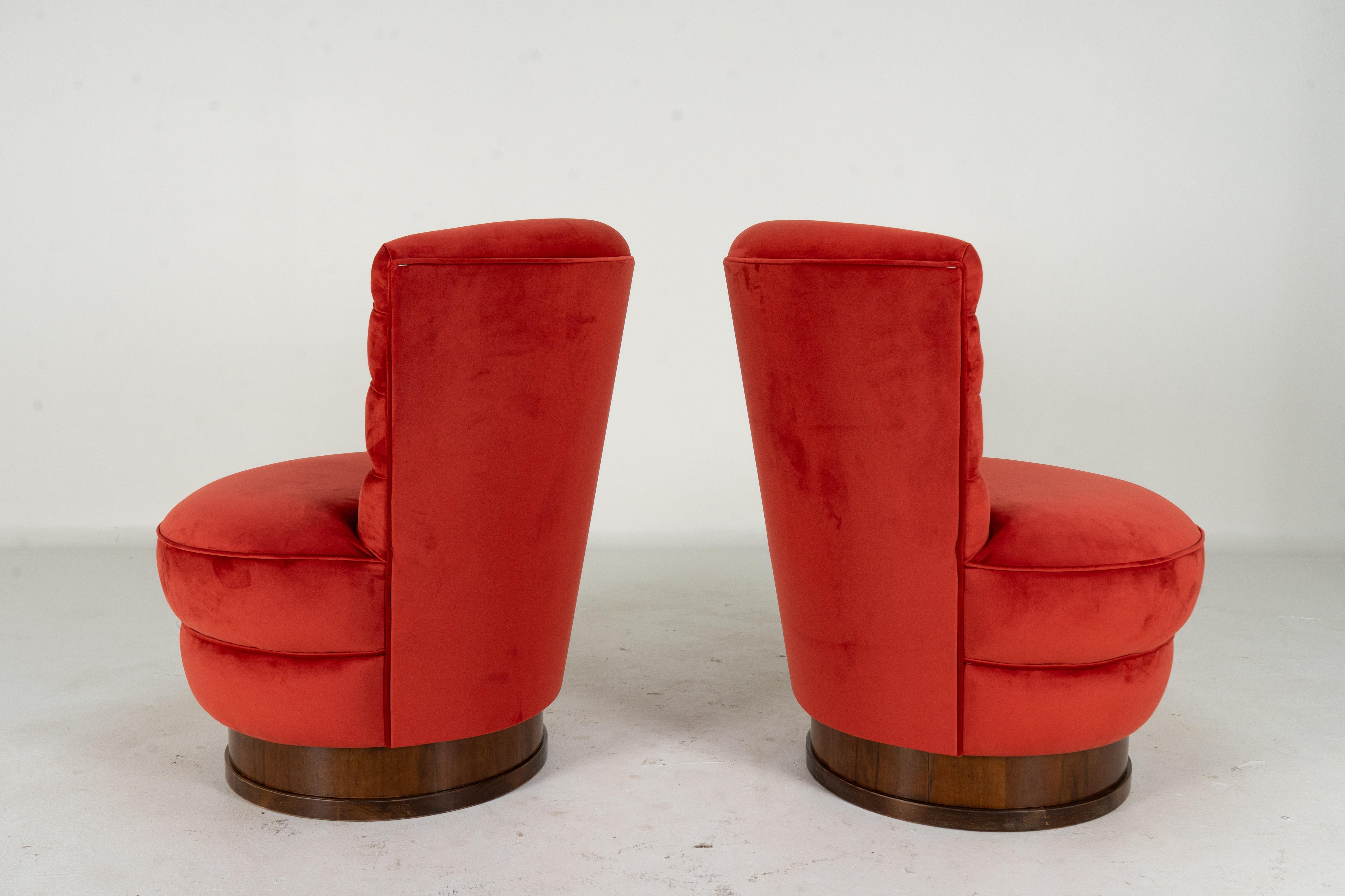 20th Century A Pair of Art Deco Slipper Chairs For Sale