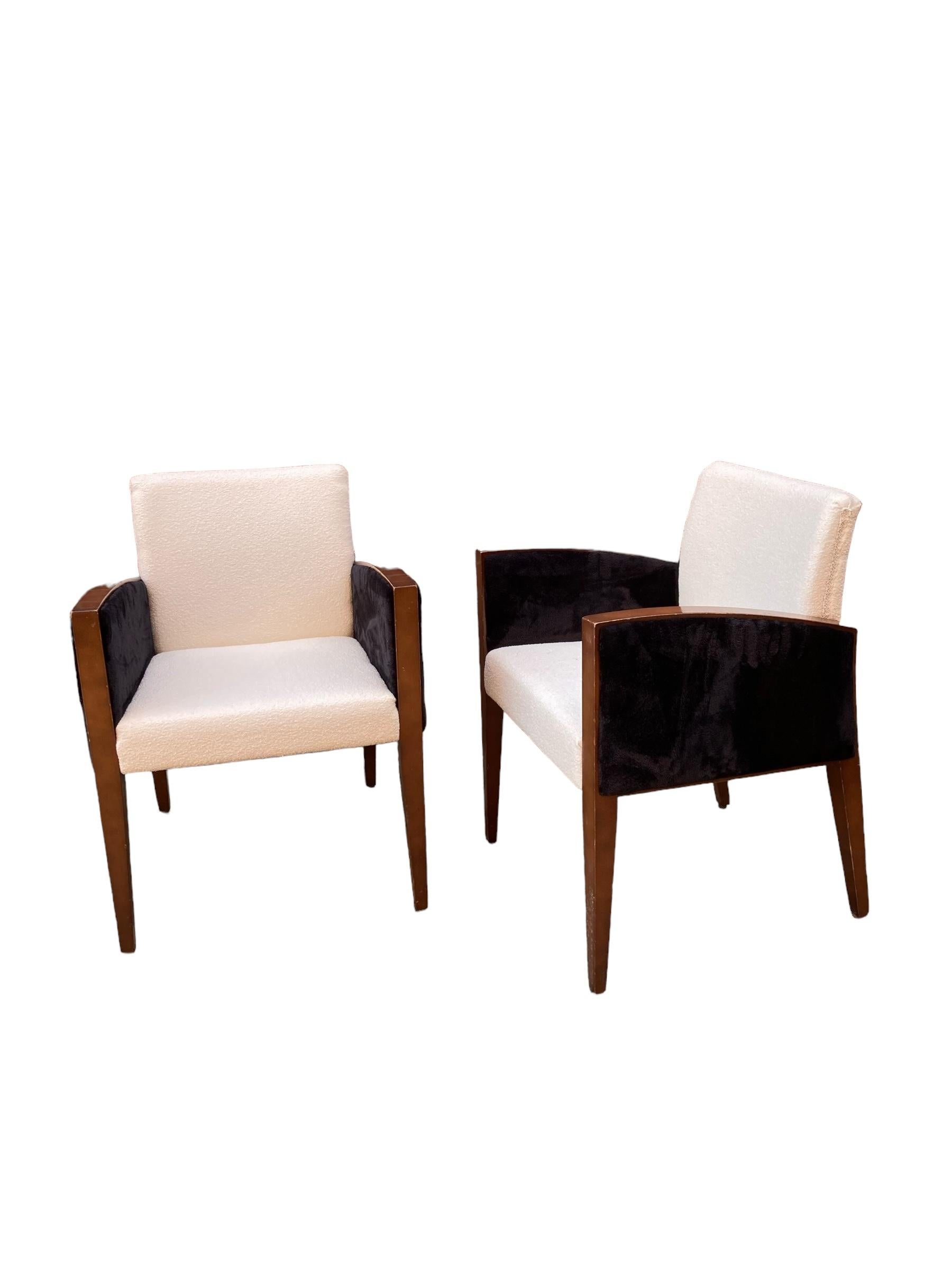 Una coppia di poltrone in stile Art Déco  Rivestito in tessuto bouclé bianco in vendita 4
