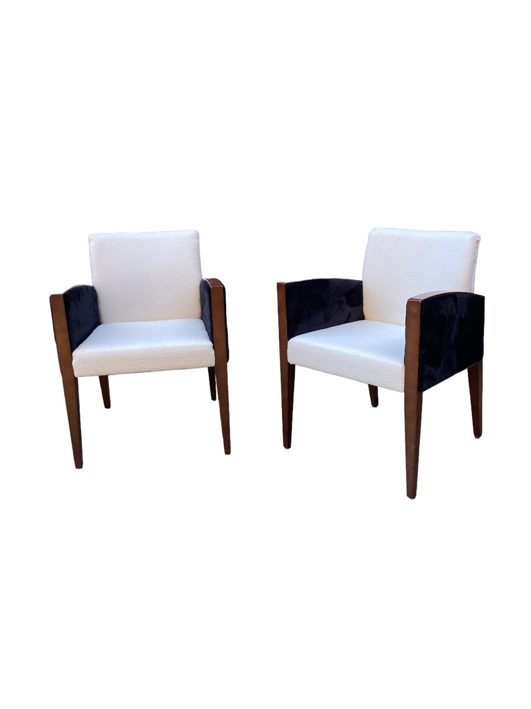 Una coppia di poltrone in stile Art Déco  Rivestito in tessuto bouclé bianco in vendita 5