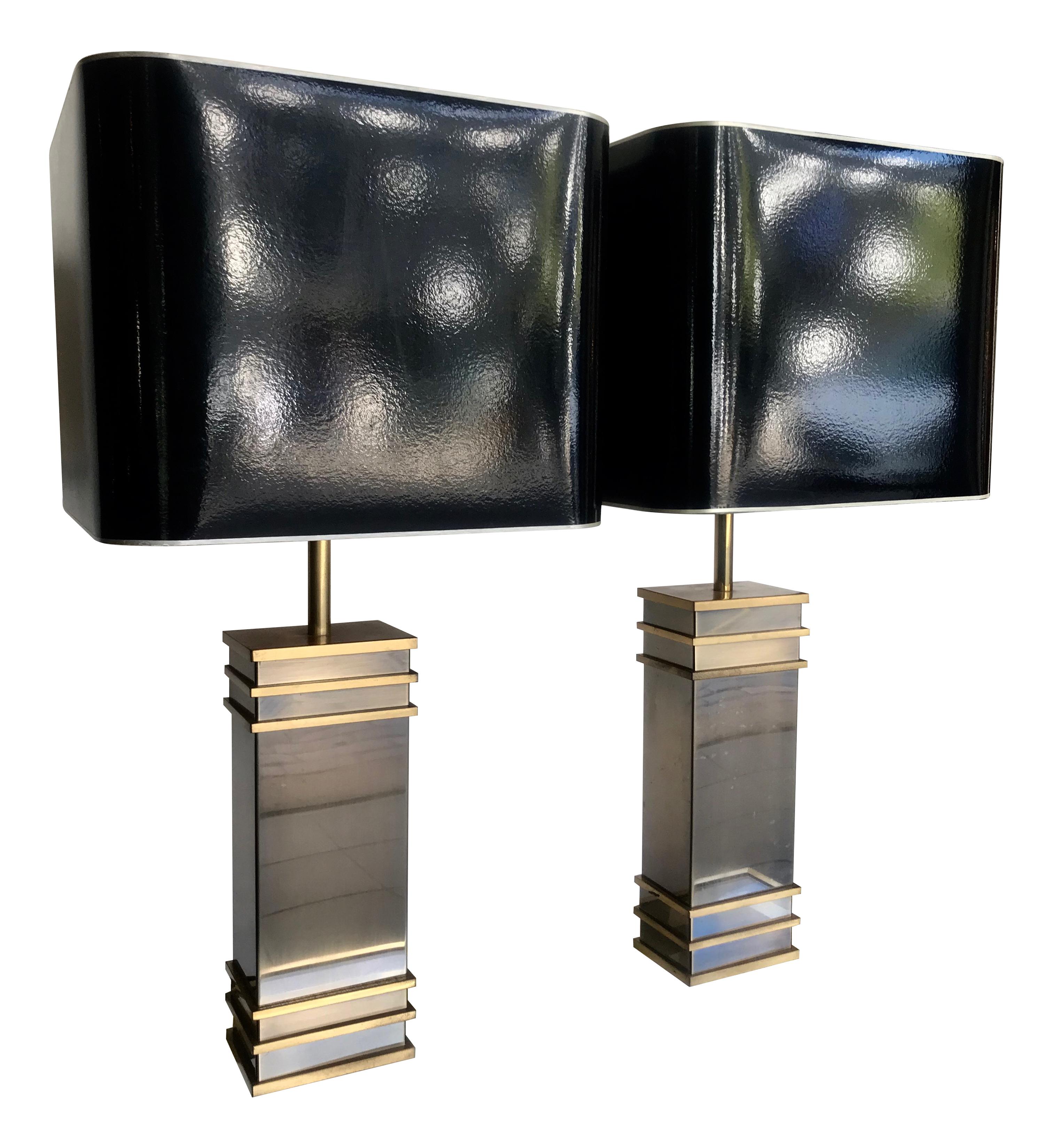 A pair of Art Deco style brass lamps with original shades  In Good Condition In London, GB