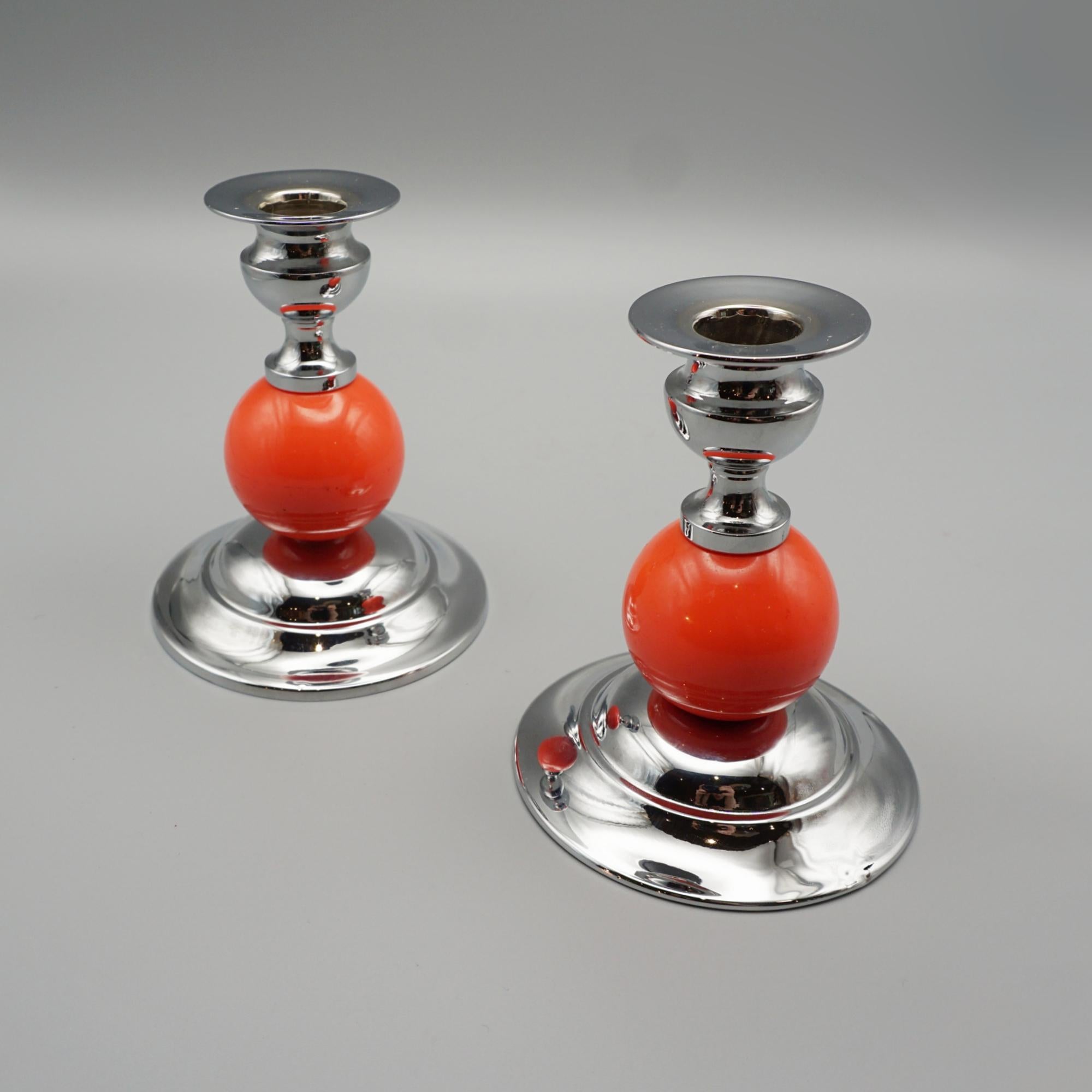 Inglese A Pair of Art Deco Style Candlesticks in vendita