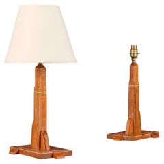 Ein Paar Tischlampen im Art-déco-Stil aus Kirschholz