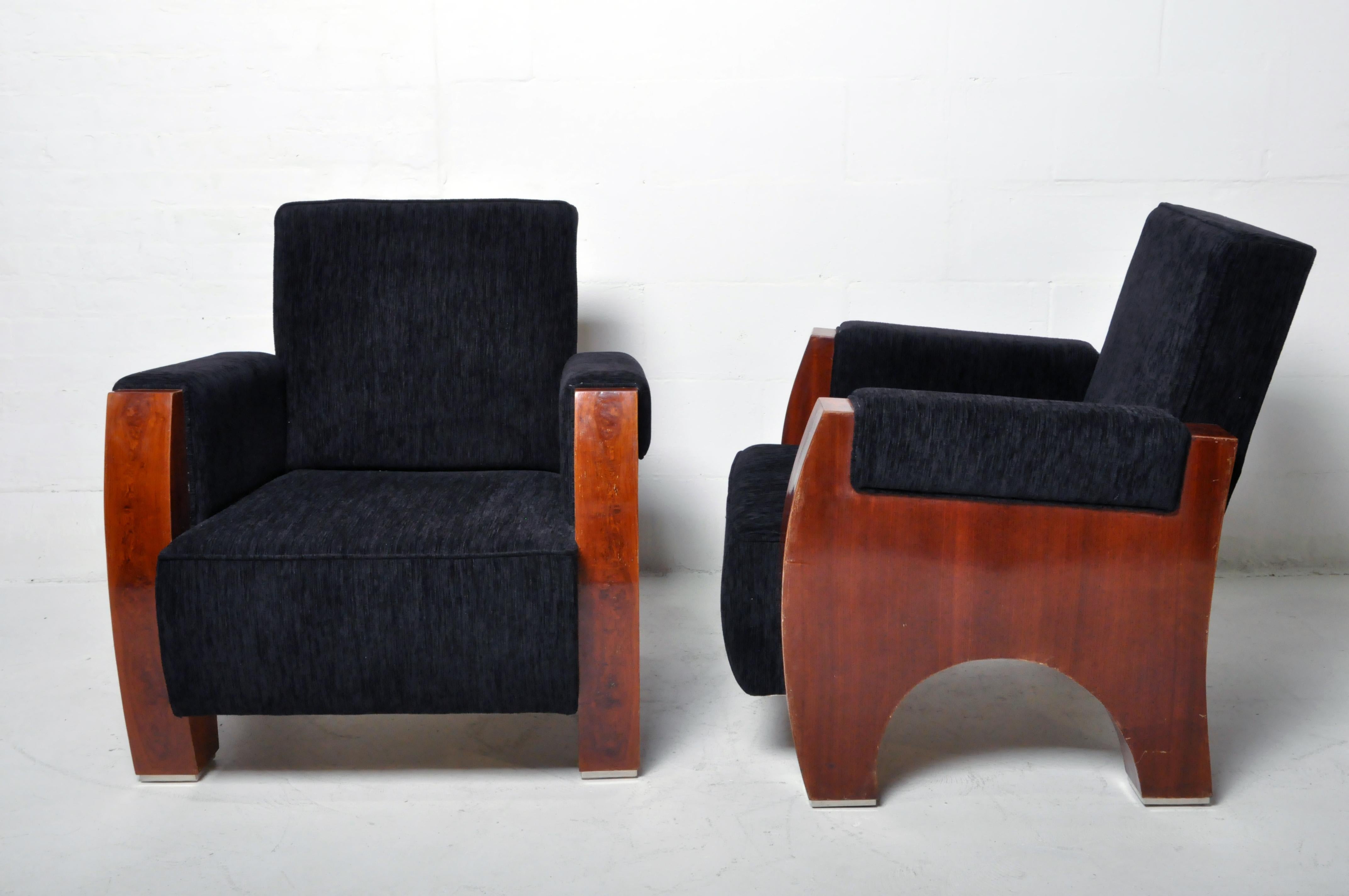 Mid-Century Modern Paire de fauteuils club de style Art Déco avec bras en bois en vente
