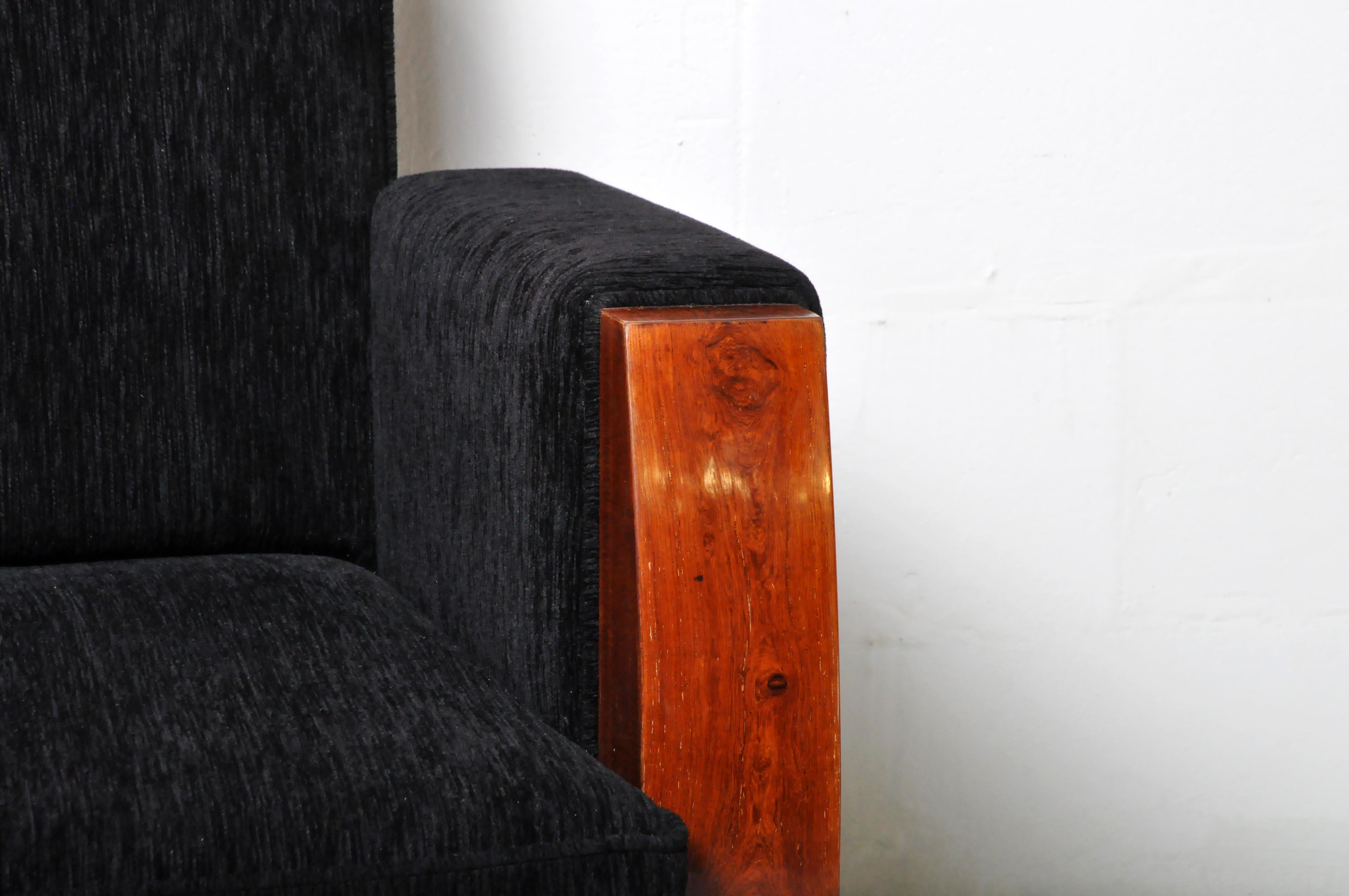 20ième siècle Paire de fauteuils club de style Art Déco avec bras en bois en vente