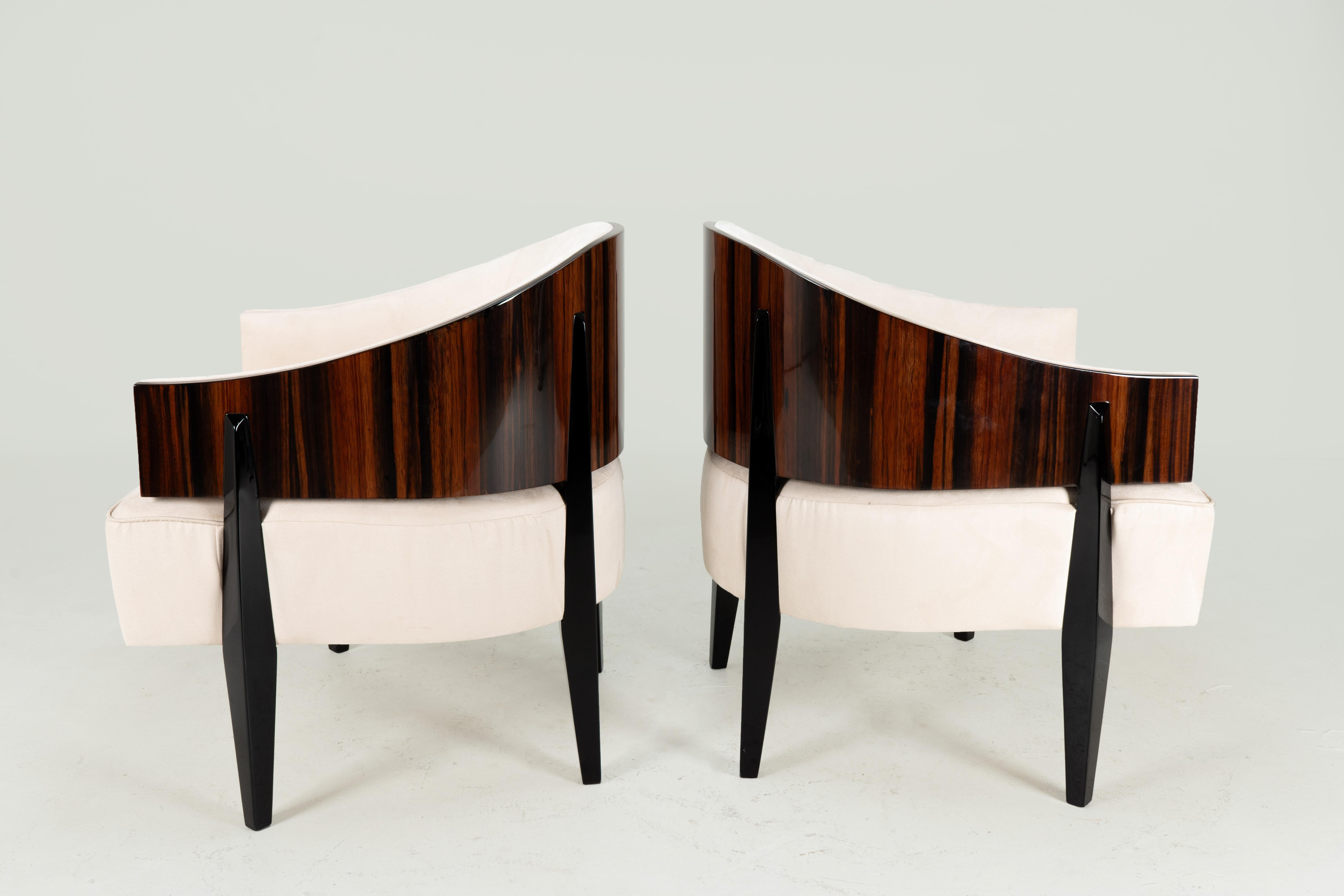 20th Century A Pair of Art Deco Style Curved-Back Lounge Chairs For Sale