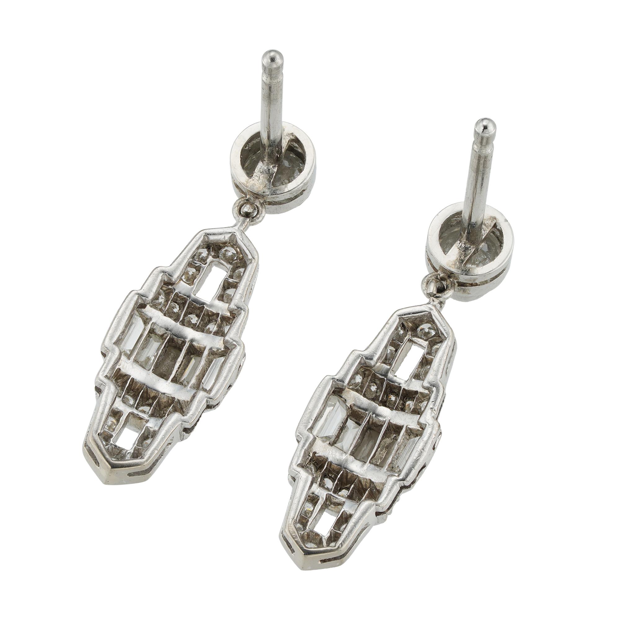Pair of Art Deco Style Diamond Drop Earrings In Good Condition In London, GB