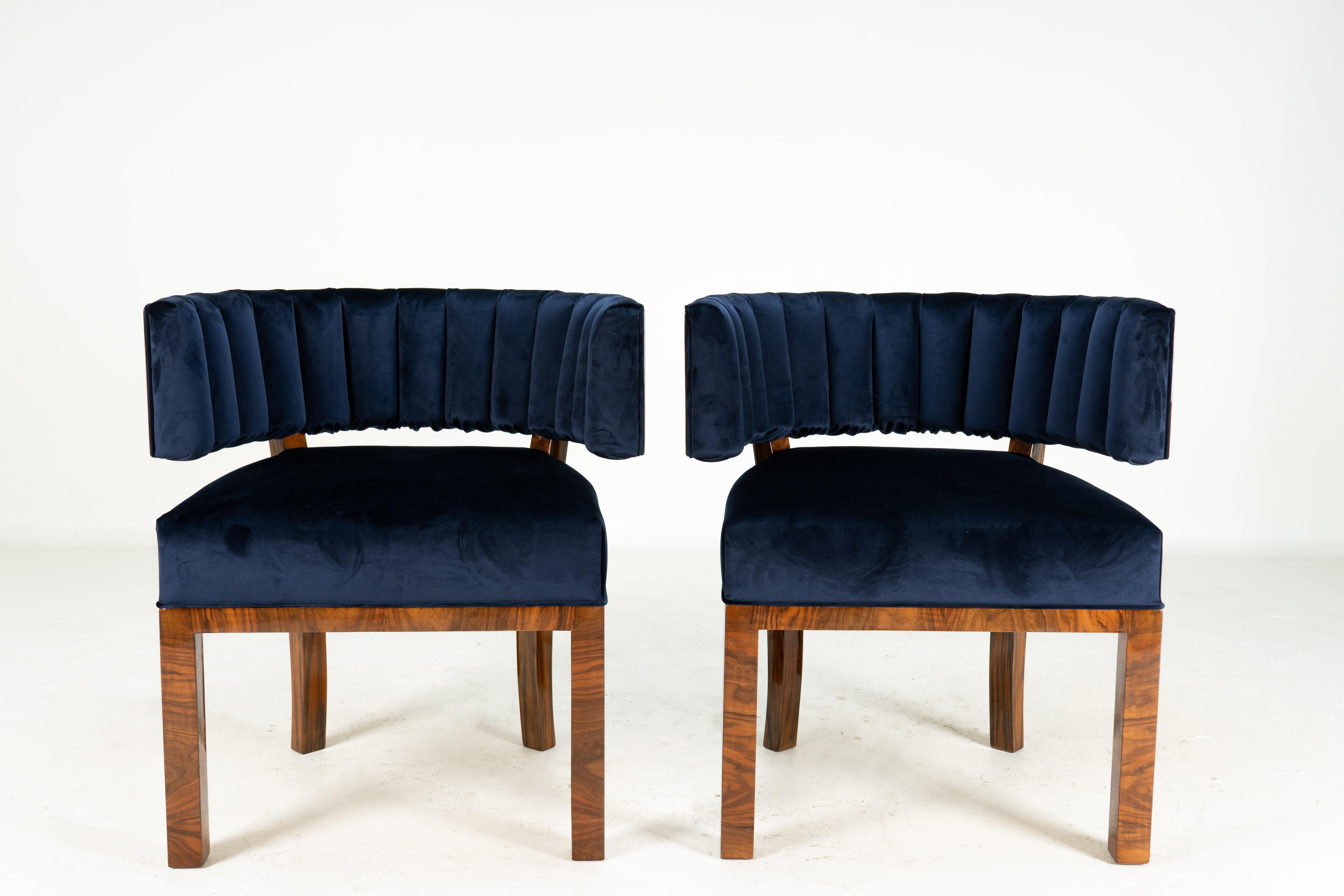 These luxurious horseshoe-back chairs exude modern glamour while their design recalls the 