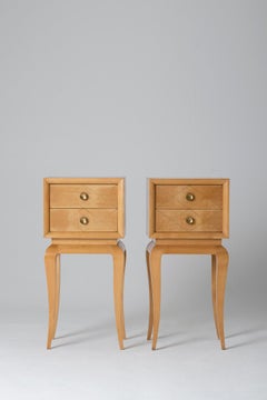 Ein Paar Nachttische aus Ahorn und Messing im Art-Deco-Stil von Suzanne Guiguichon