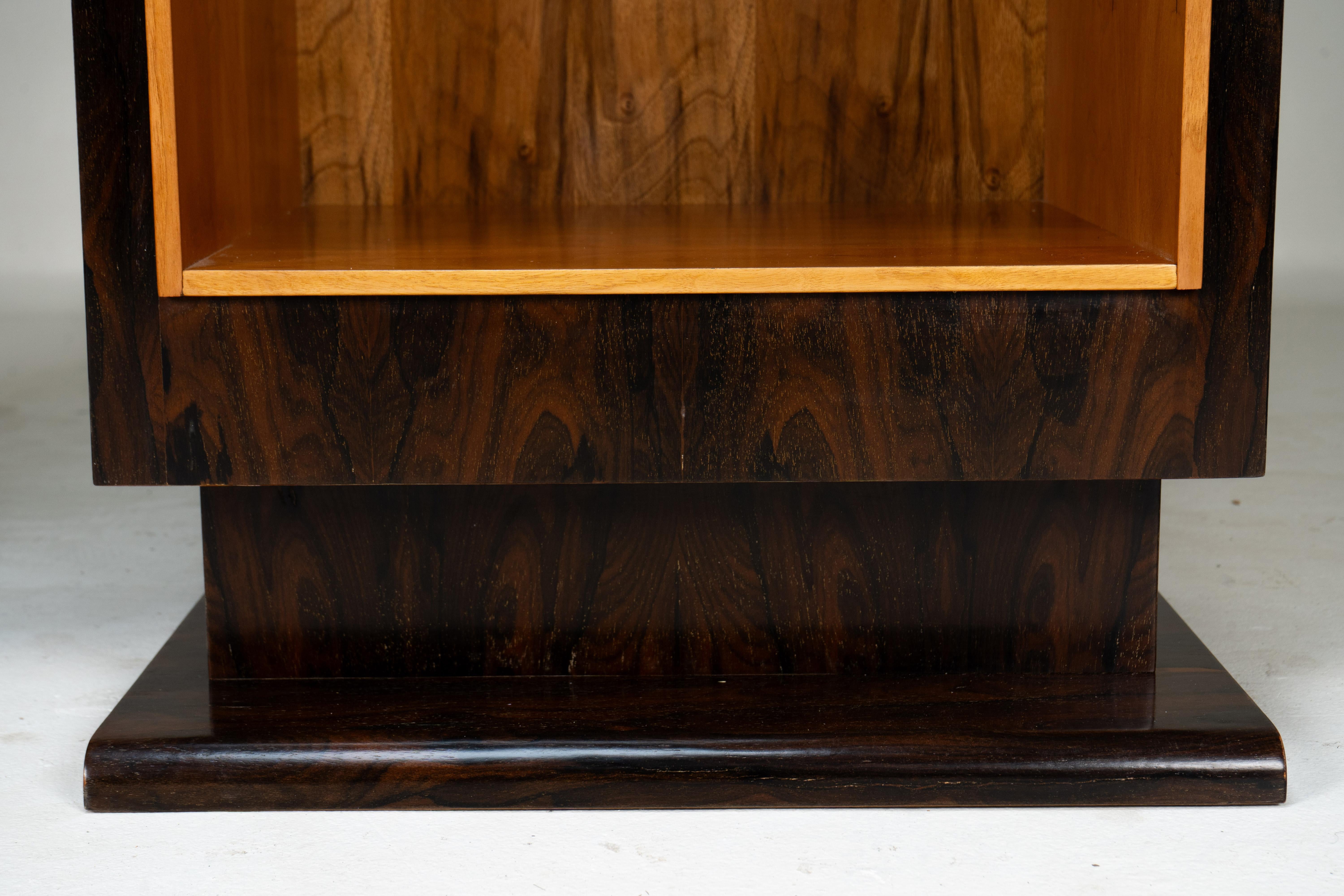 A Pair of Art Deco Tower Display Cases For Sale 2