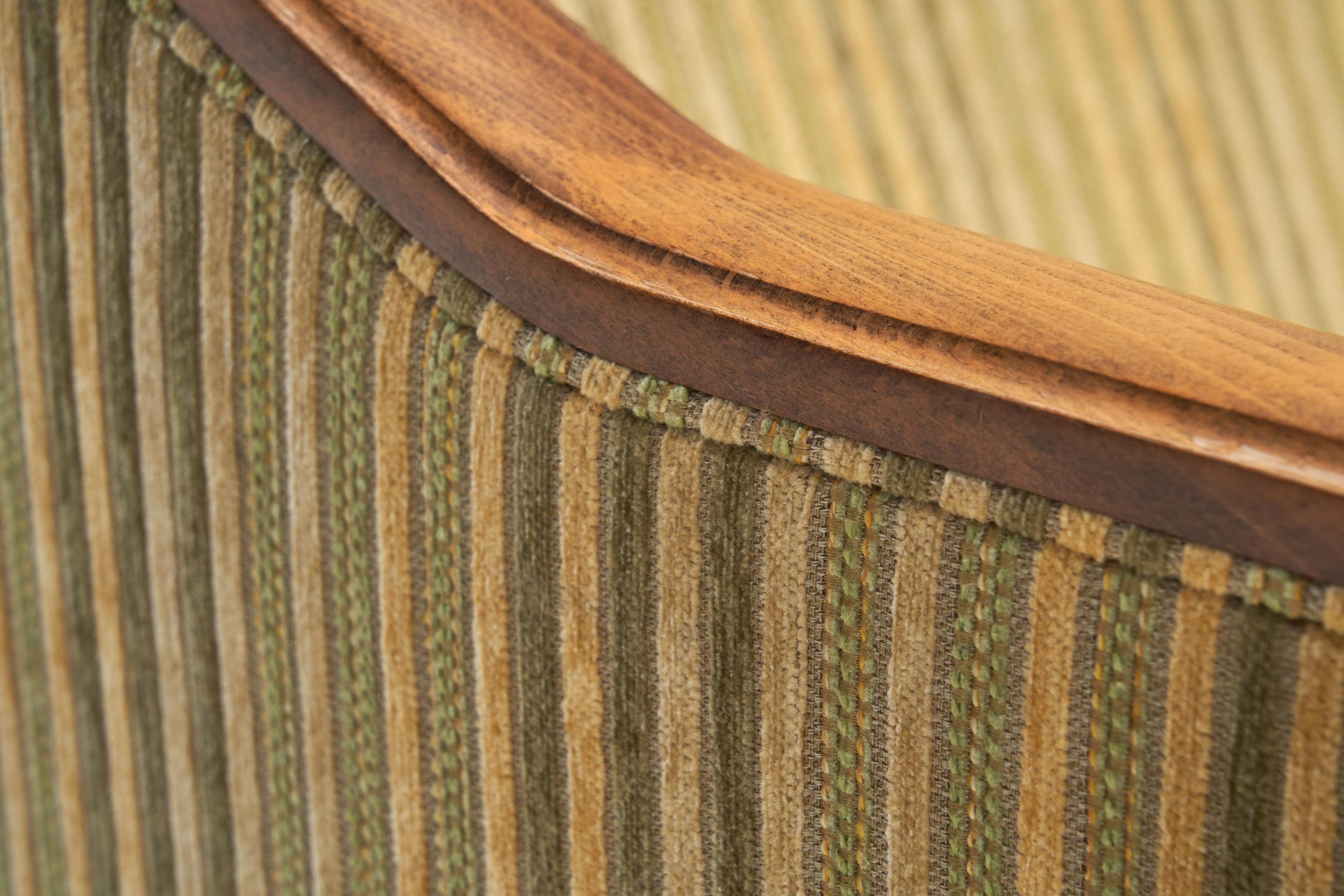 Paire de fauteuils modernistes tapissés par Burov, France, milieu du 20e siècle en vente 4