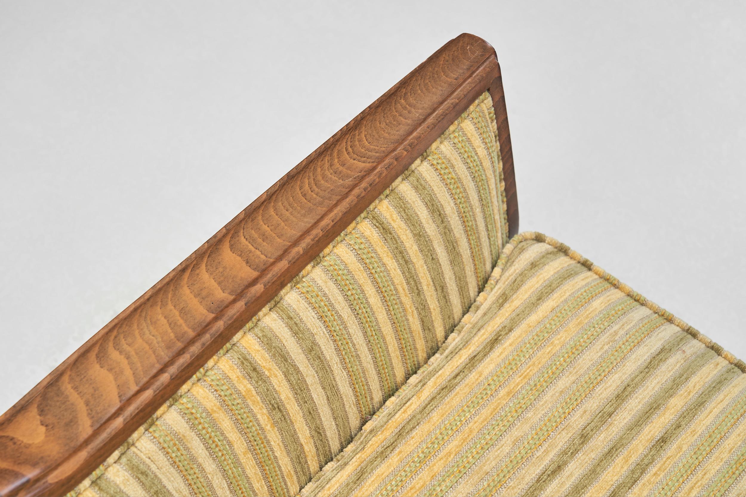 Paire de fauteuils modernistes tapissés par Burov, France, milieu du 20e siècle en vente 6