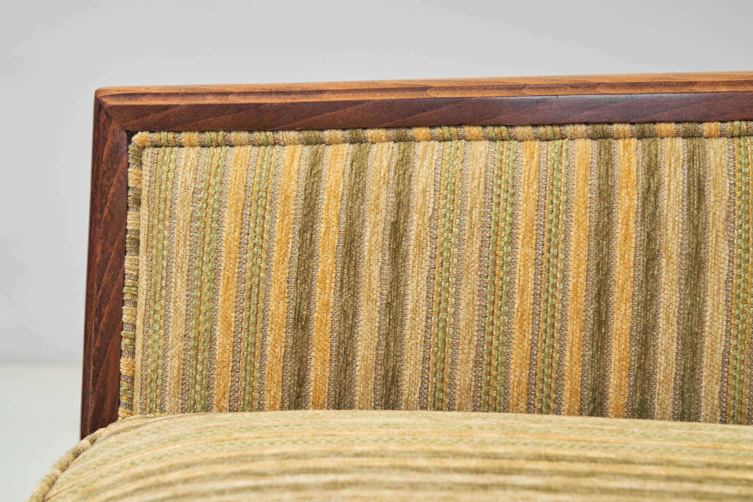 Paire de fauteuils modernistes tapissés par Burov, France, milieu du 20e siècle en vente 7