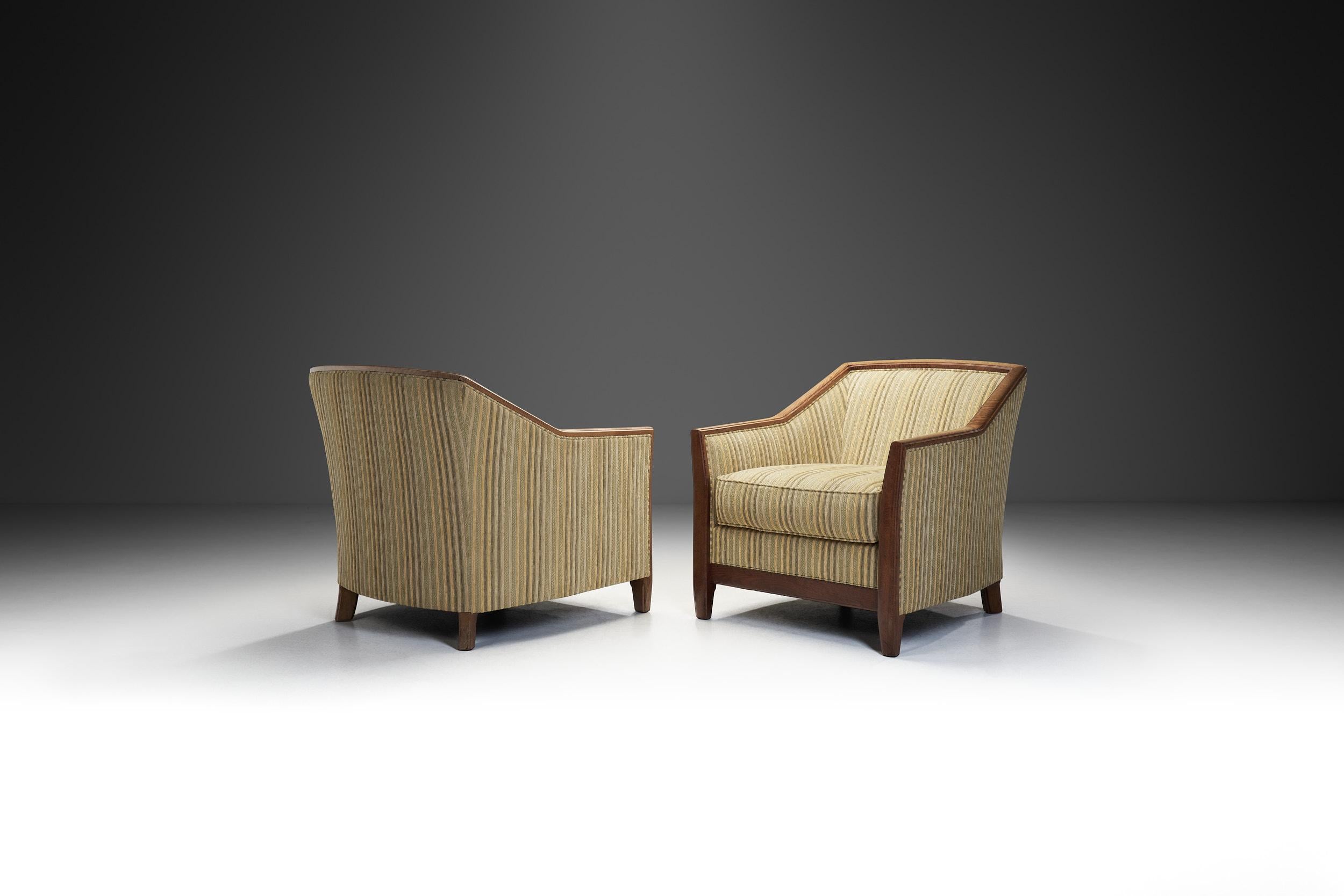 Mid-Century Modern Paire de fauteuils modernistes tapissés par Burov, France, milieu du 20e siècle en vente