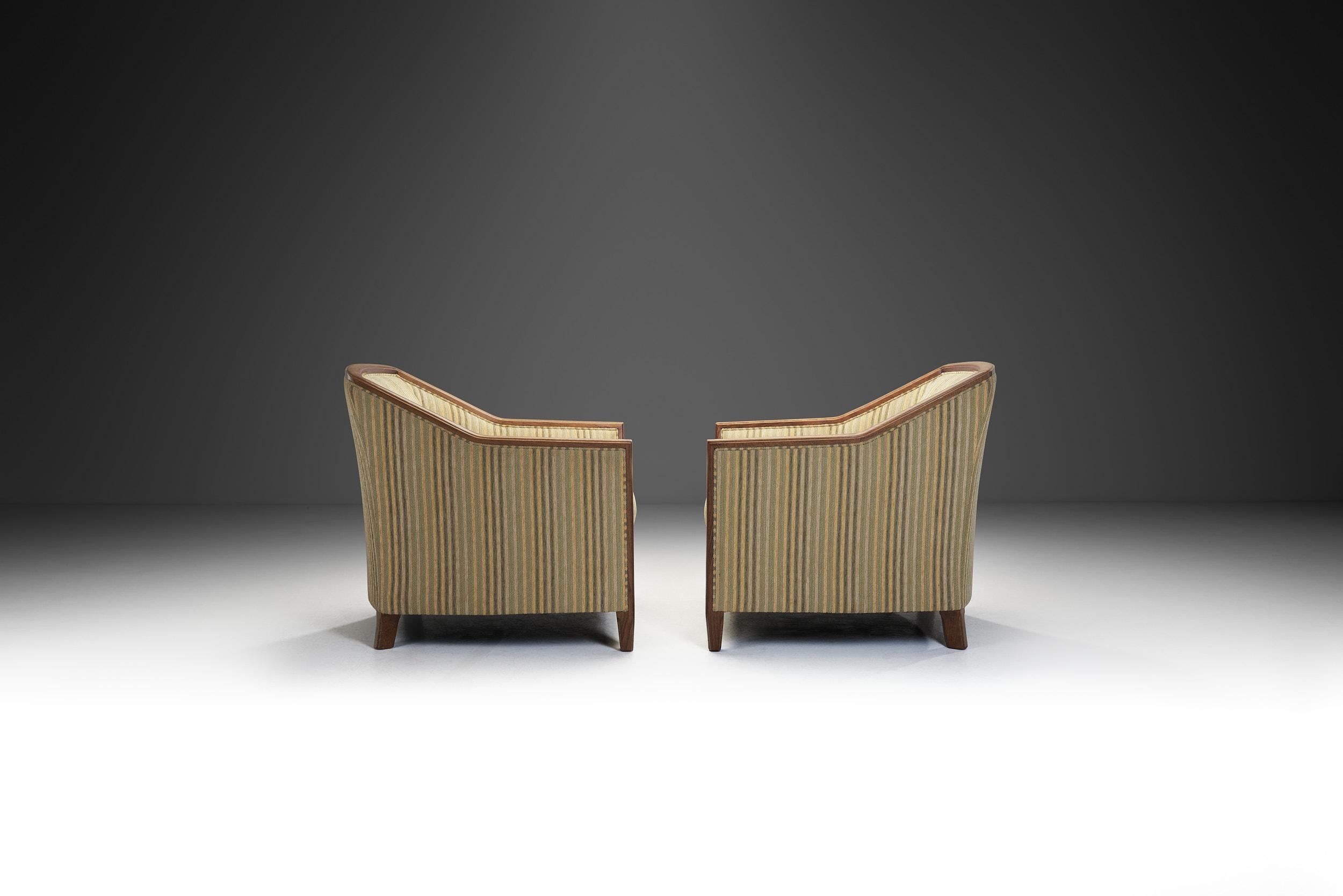 Paire de fauteuils modernistes tapissés par Burov, France, milieu du 20e siècle Bon état - En vente à Utrecht, NL