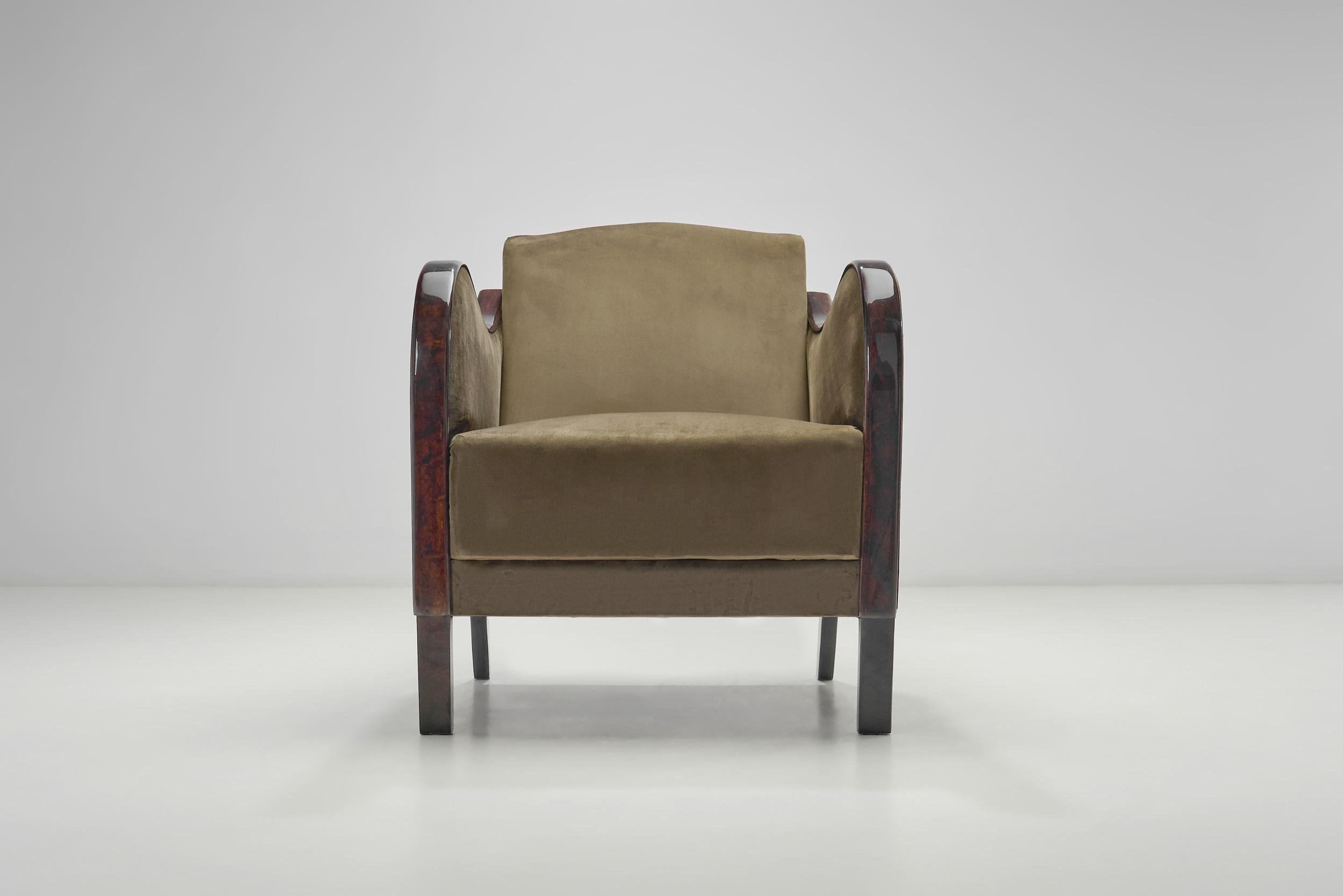 A Pair of Art Deco Velvet Armchairs, Europe First Half of the 20th Century For Sale 9