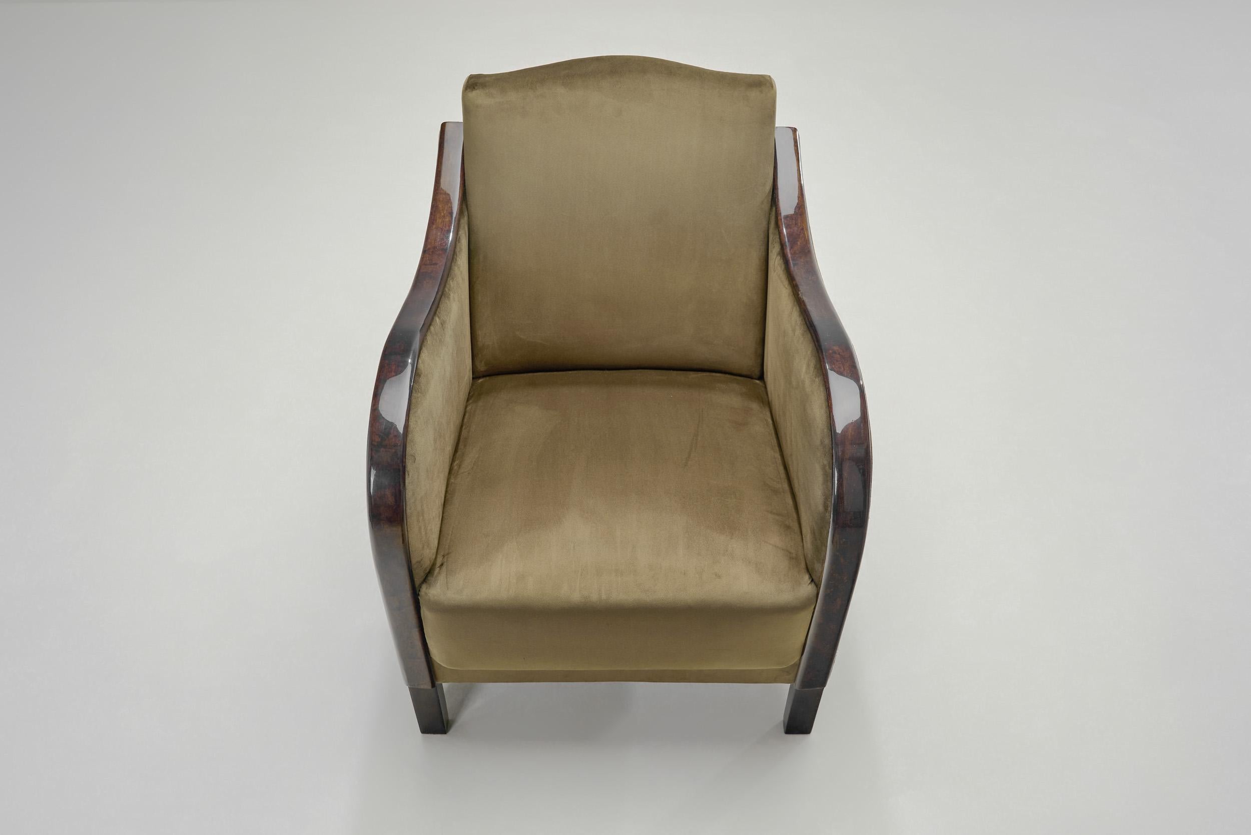 A Pair of Art Deco Velvet Armchairs, Europe First Half of the 20th Century For Sale 10