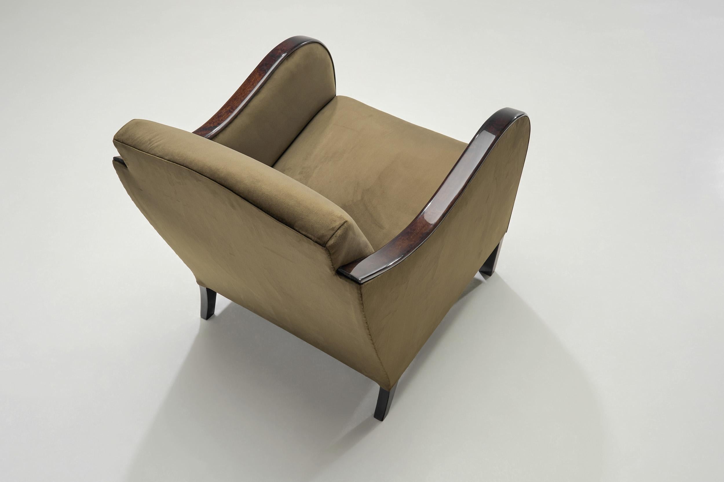 A Pair of Art Deco Velvet Armchairs, Europe First Half of the 20th Century For Sale 2