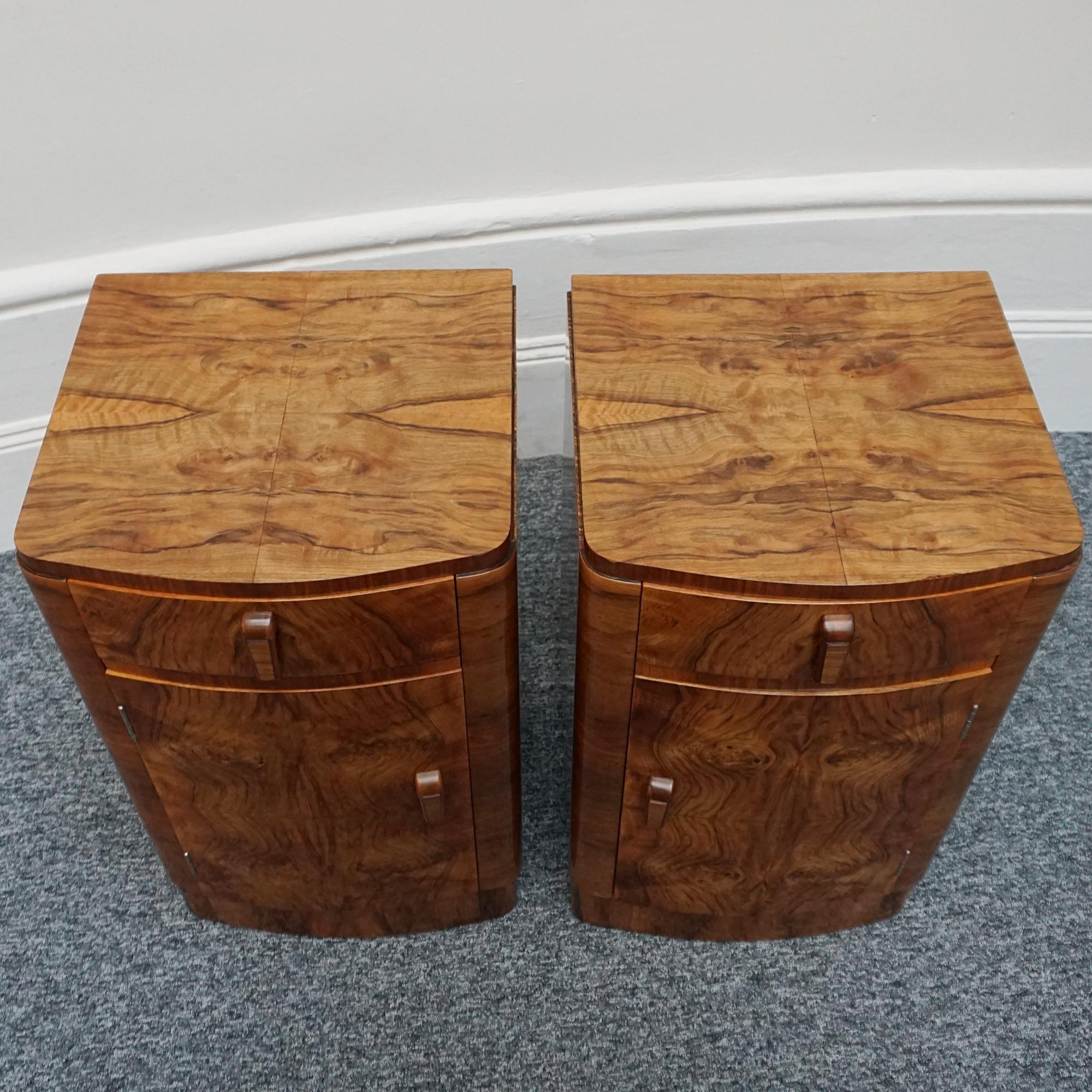 A Pair of Art Deco Walnut Bedside Cabinets In Excellent Condition In Forest Row, East Sussex