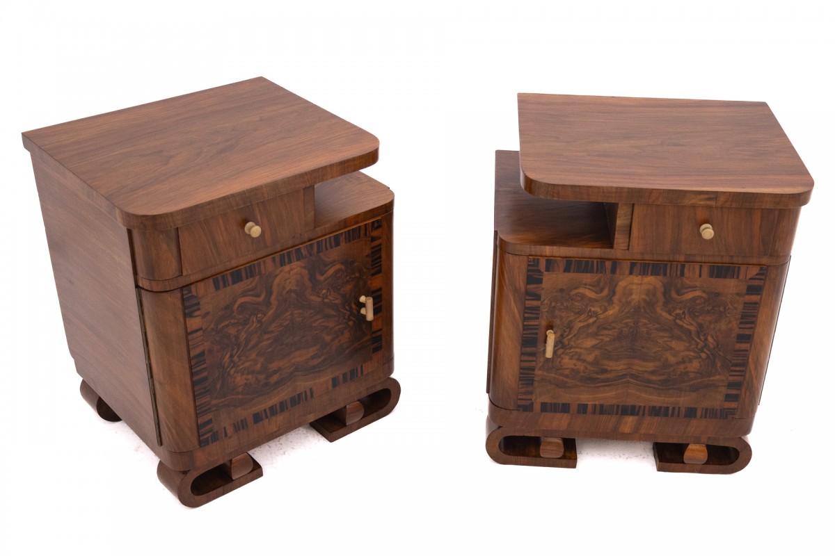 A pair of Art Deco walnut bedside tables.

Functional and practical furniture, after renovation in our workshop.

Very good condition, no damage.

Dimensions: height 59cm, width 51cm, depth 40cm.