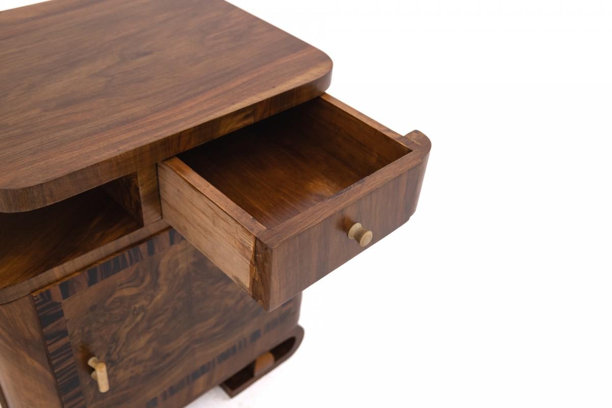 Wood A pair of Art Deco walnut bedside tables.