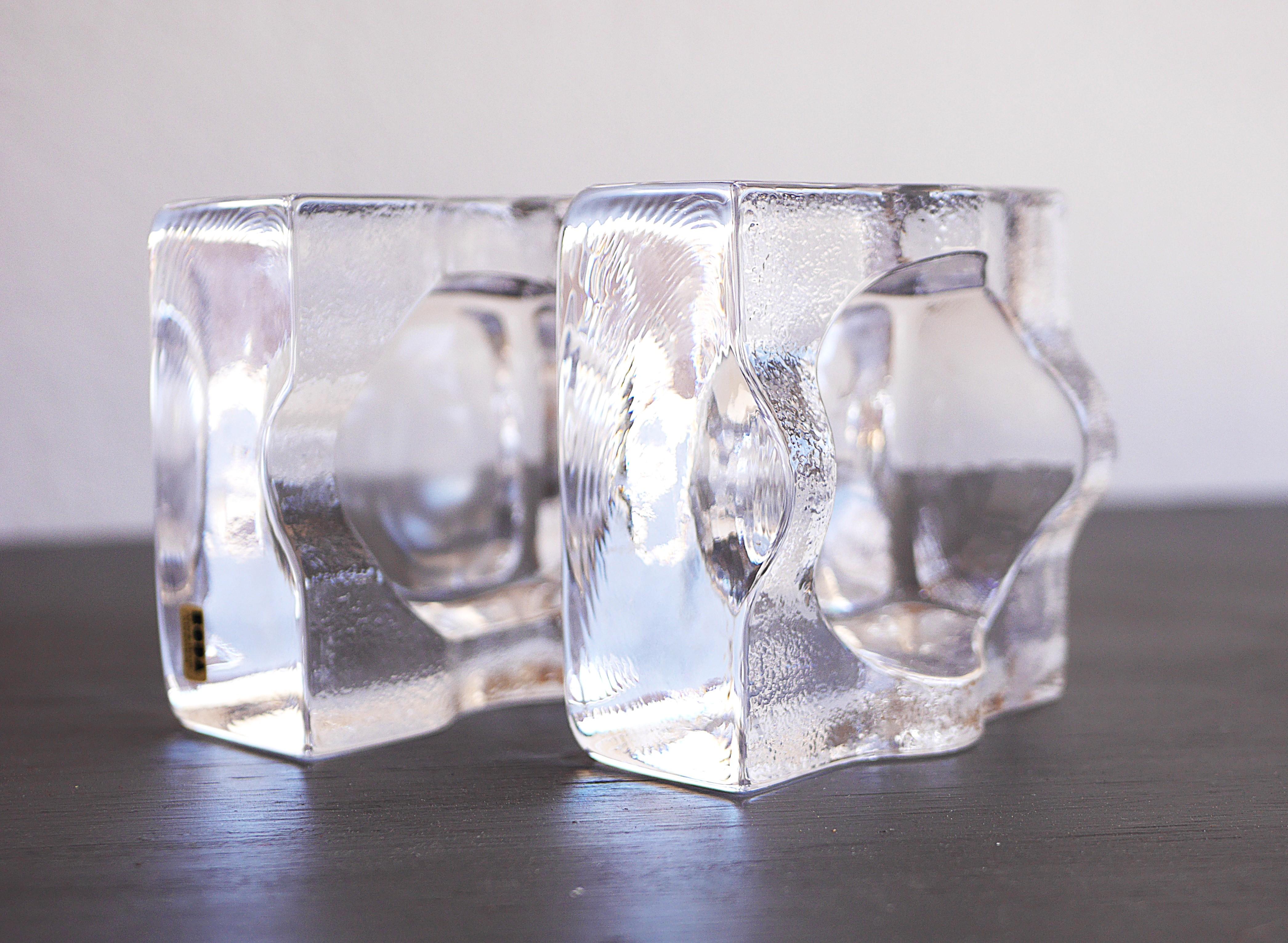 Hand-Crafted A pair of art glass bowls, known as 