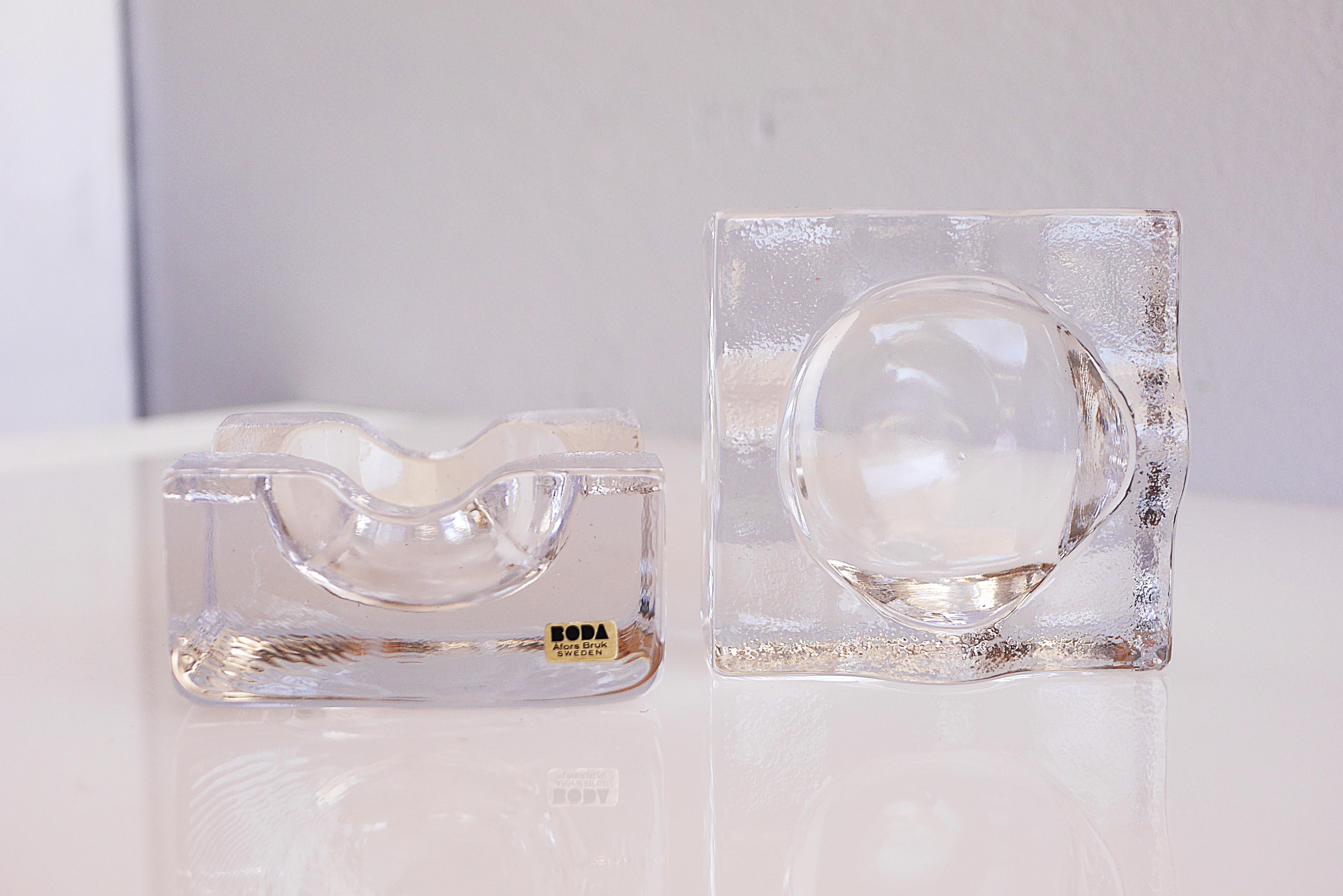 A pair of art glass bowls, known as 