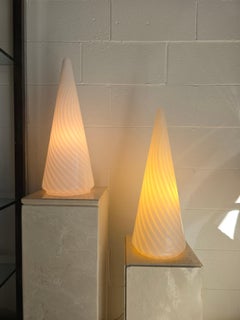 Ein Paar kegelförmige Lampen aus Murano-Glas