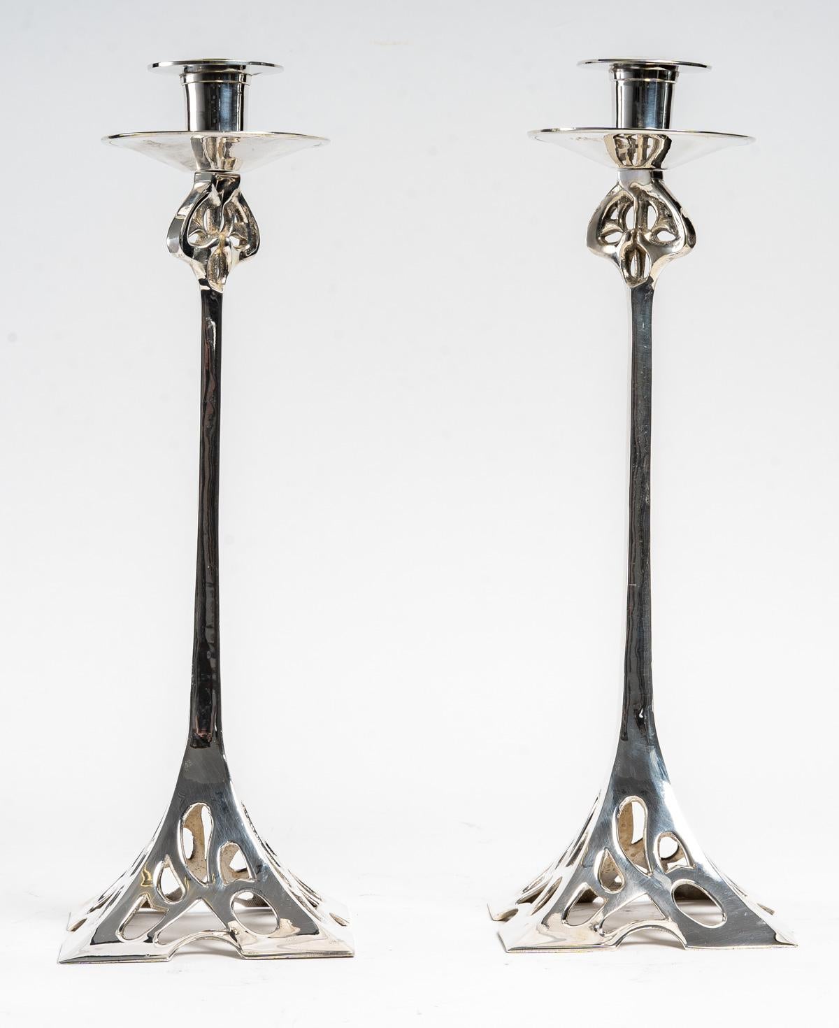 A pair of Art Nouveau silver plated bronze candlesticks.
Measures: H: 38 cm, base: 16 cm.