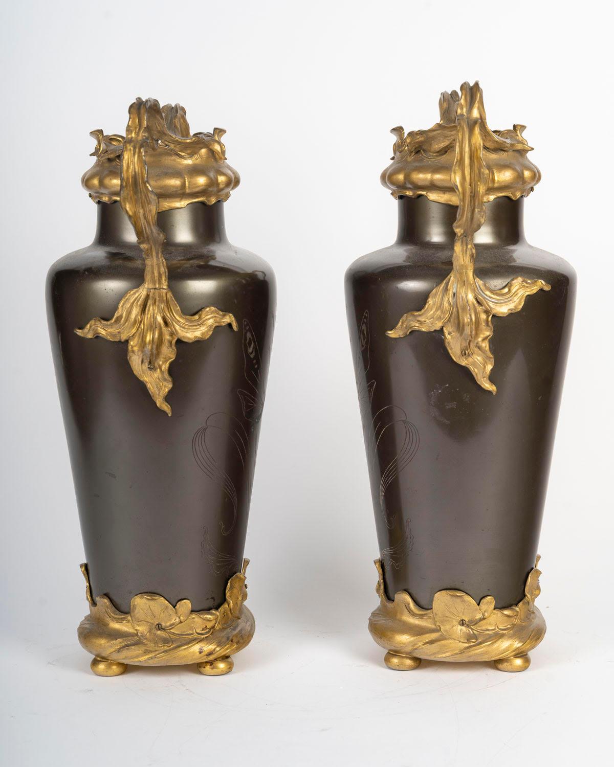 Art nouveau A Pair of Art Nouveau Gilt Bronze and Patinated Vases, Circa 1900. en vente