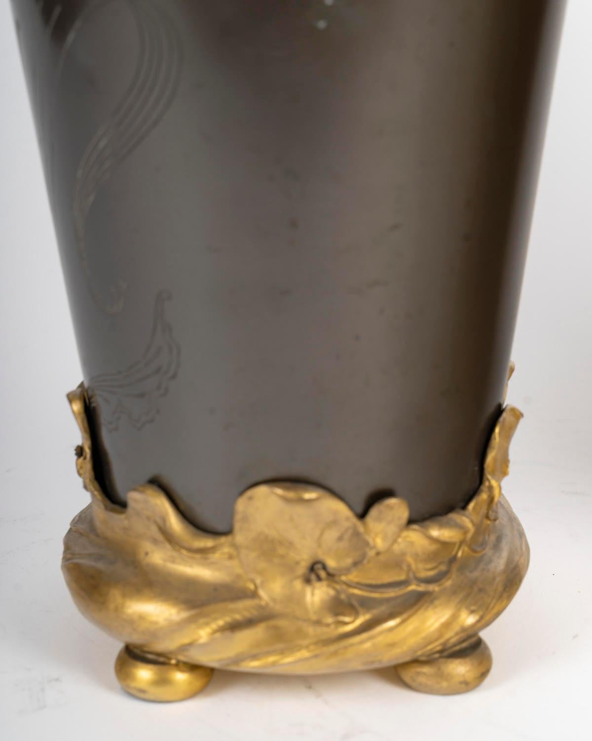 20ième siècle A Pair of Art Nouveau Gilt Bronze and Patinated Vases, Circa 1900. en vente