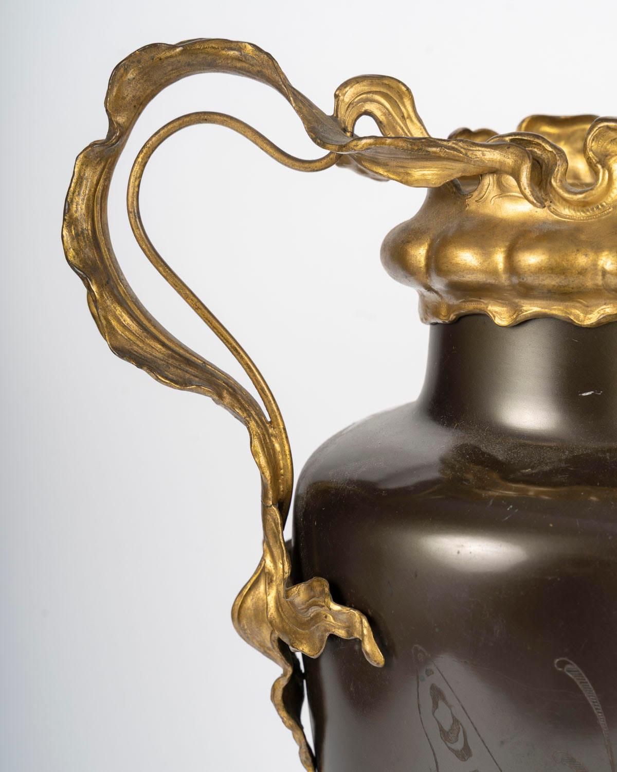 A Pair of Art Nouveau Gilt Bronze and Patinated Vases, Circa 1900. en vente 1