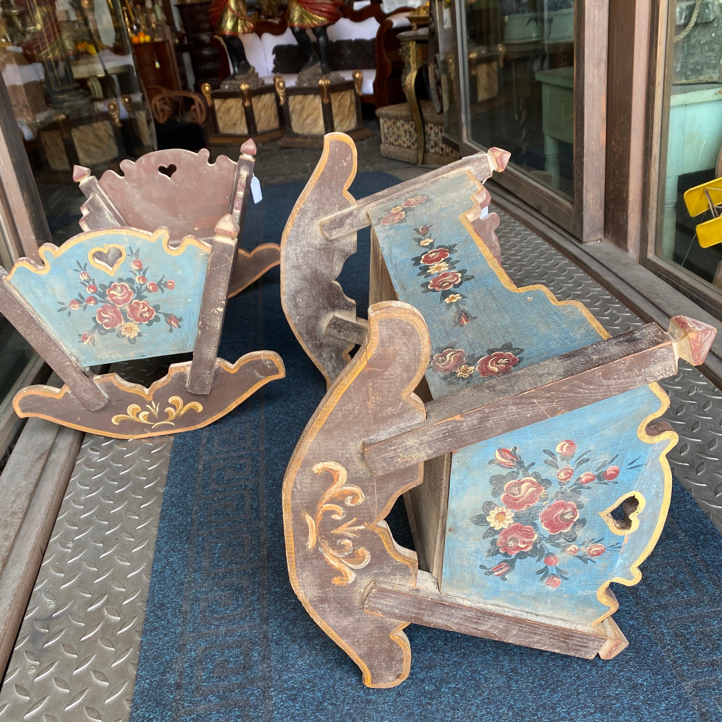 Pair of Art Nouveau Hand-Painted Wood Sicilian Toy Cots In Good Condition In Aci Castello, IT