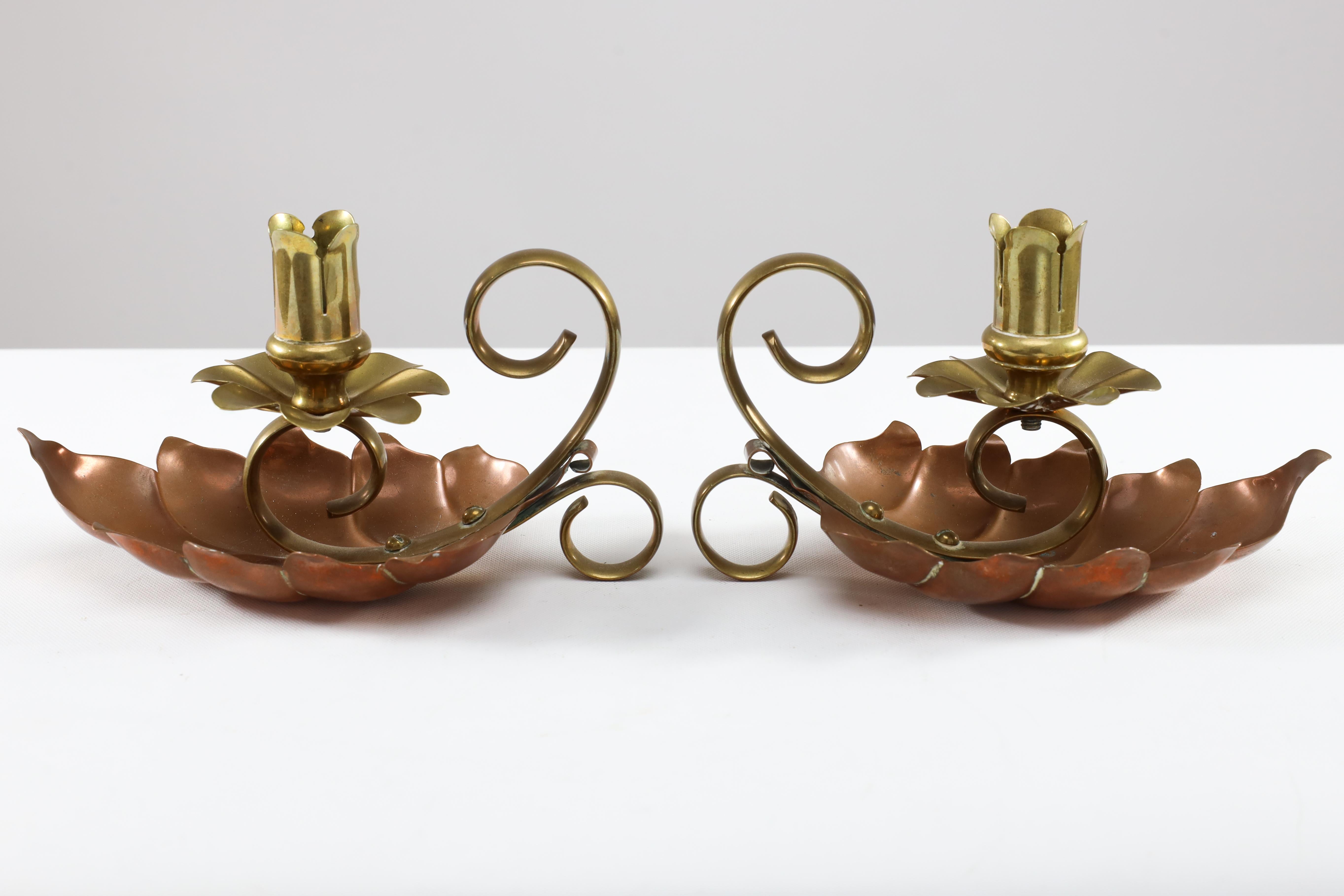 English A pair of Arts and Crafts copper and brass lily pad candle night lights. For Sale