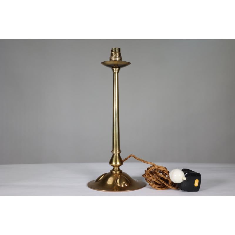 Pair of Arts & Crafts copper table lamps with three repousse hearts to the base In Good Condition For Sale In London, GB