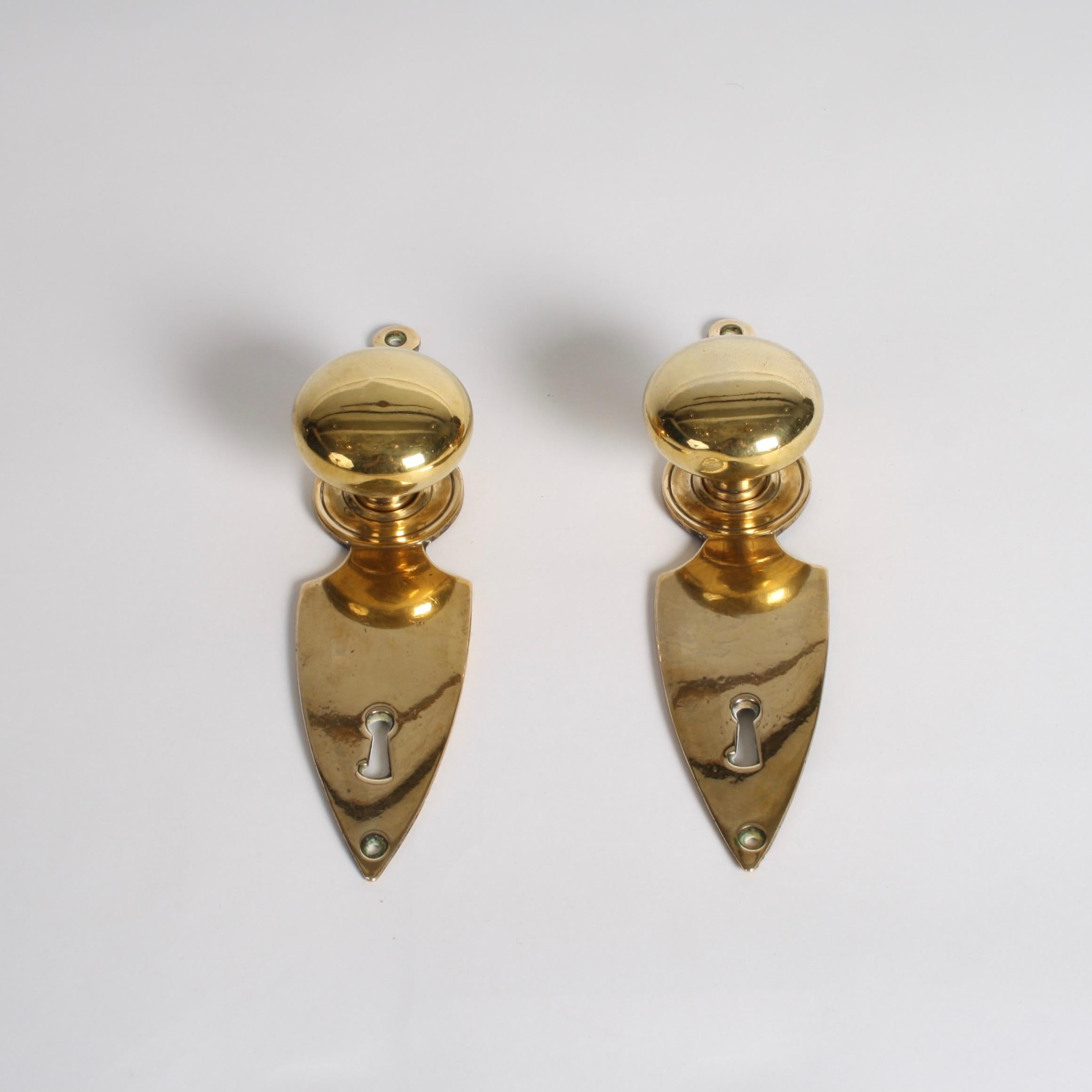 A pair of Arts & Crafts brass door knobs with shield shaped back plates.

Supplied with square bar to fit locks.

Projection from door: 2 inches - 5 cm.

  