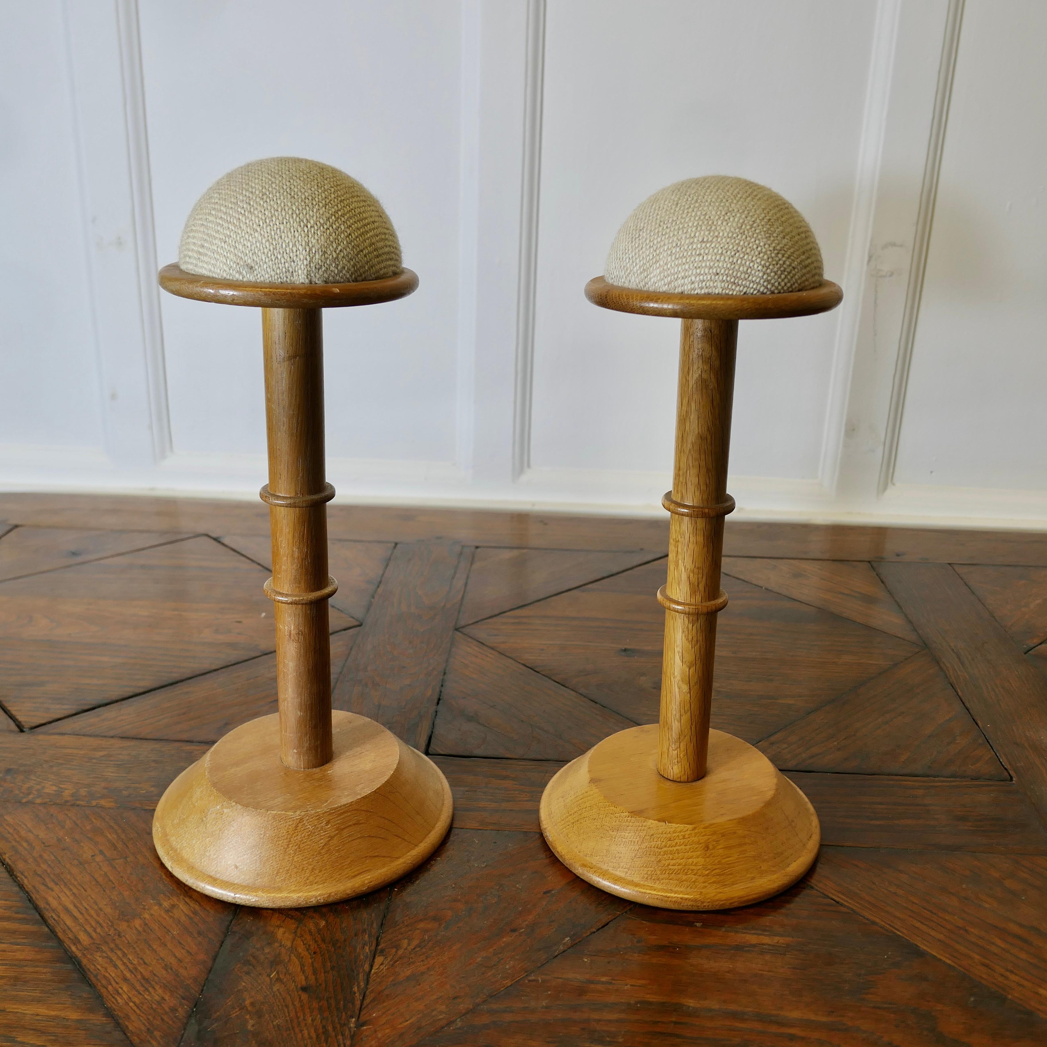 A Pair of Arts and Crafts Golden Oak Hat Stands Shop Display In Good Condition For Sale In Godshill, Isle of Wight