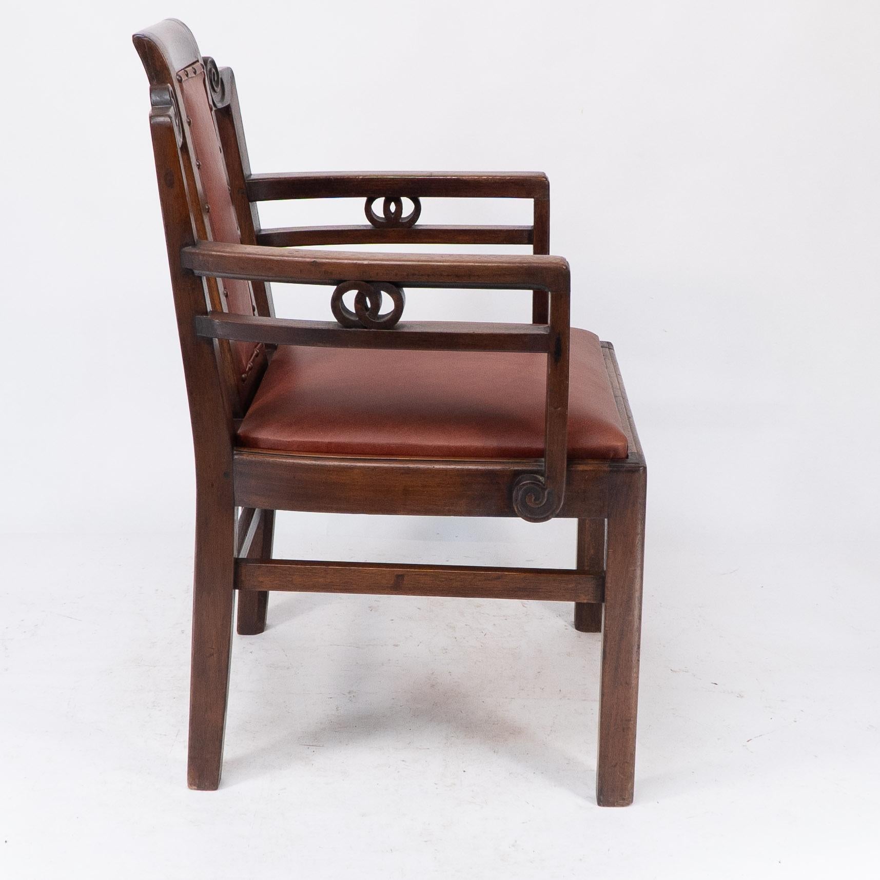 Sir Frank Brangwyn attr. Pair of Arts & Crafts mahogany armchairs Chinese style In Good Condition For Sale In London, GB
