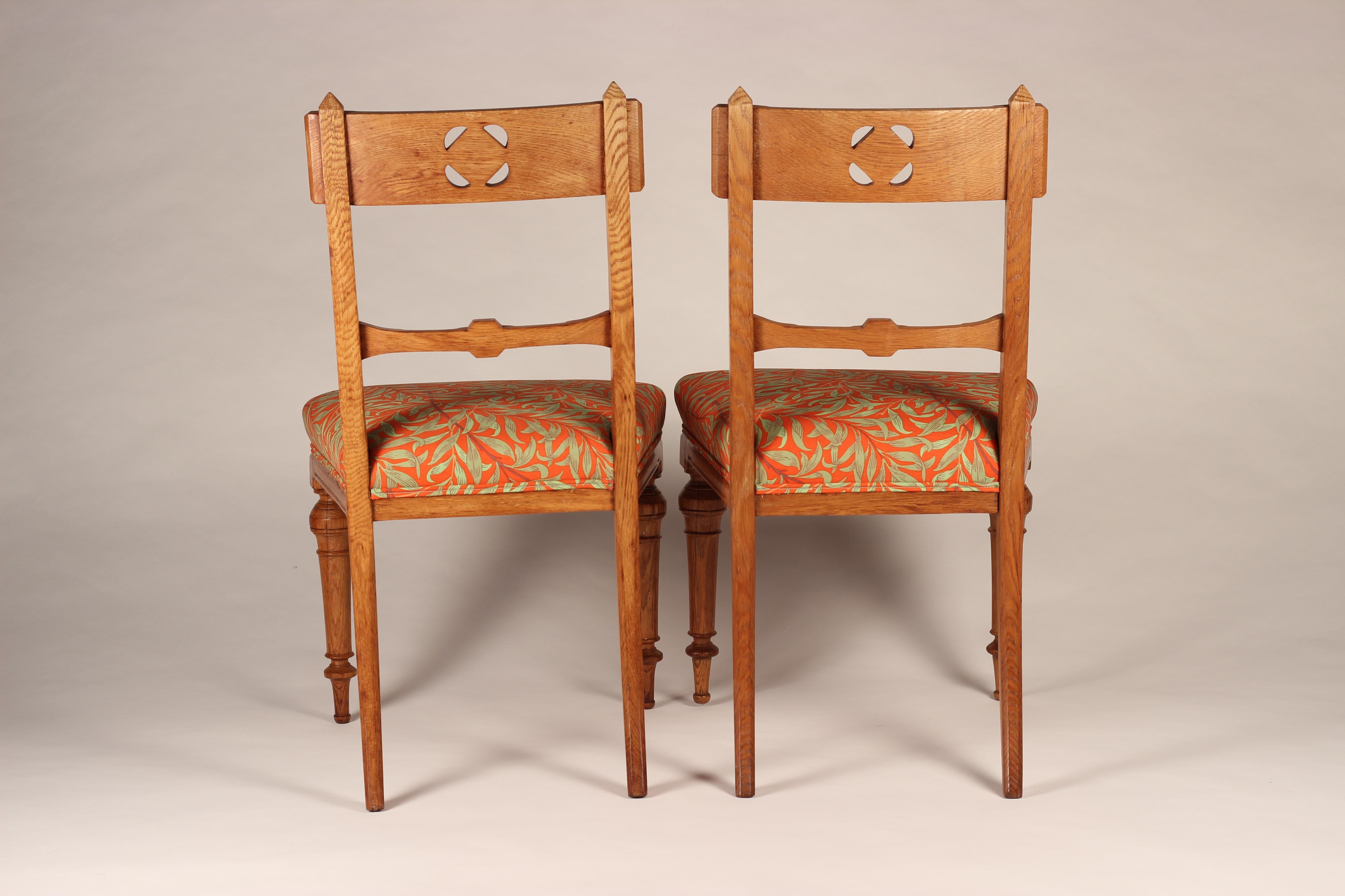 Pair of Arts & Crafts Oak Back Pierced Hall Chairs with fabric by Morris & Co In Good Condition For Sale In London, GB