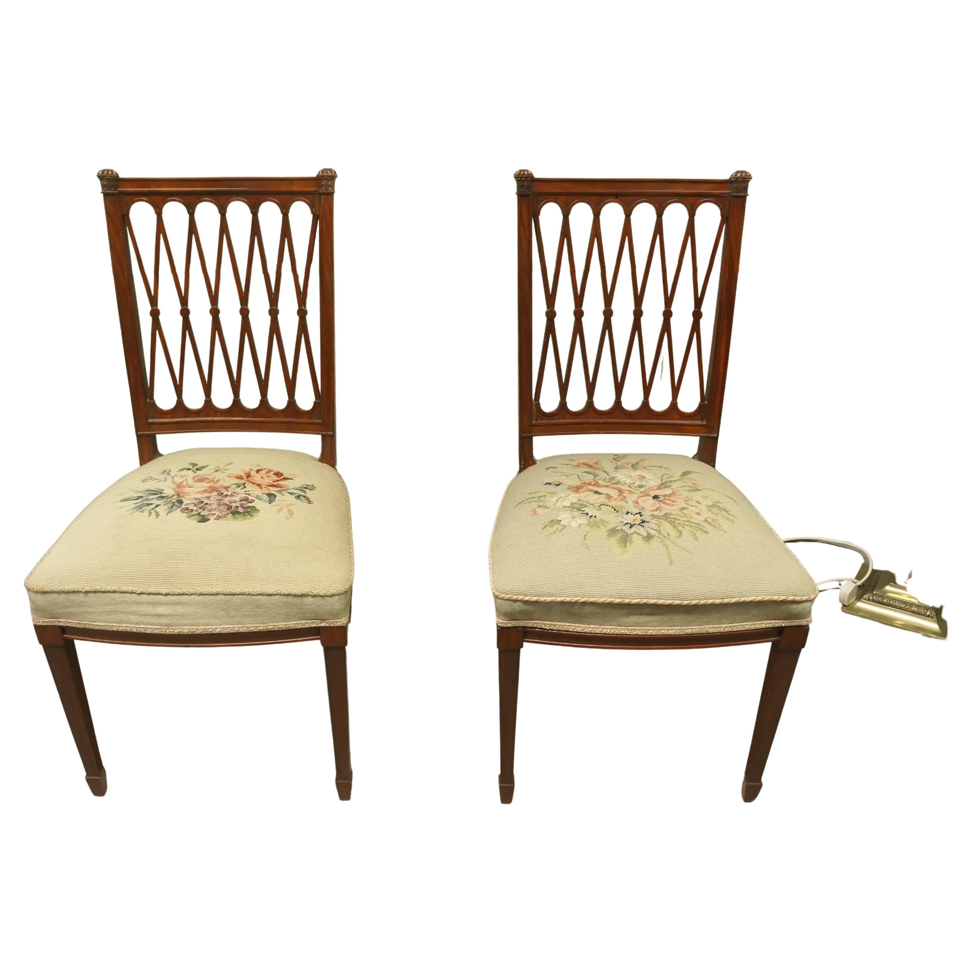 A Pair of Arts and Crafts Walnut Hall Chairs Ein schönes Paar im Angebot
