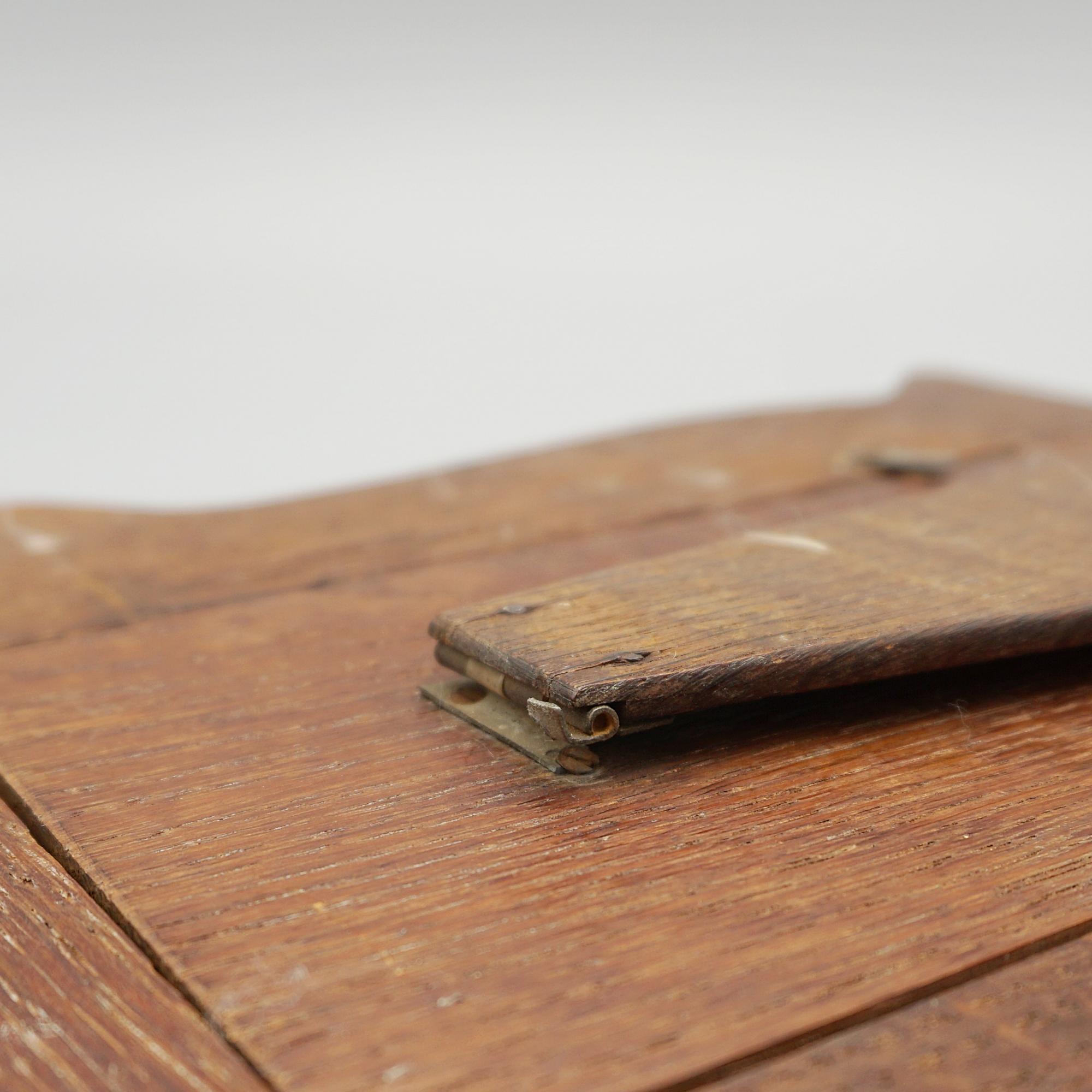 A Pair of Arts & Crafts Copper Picture Frames 3