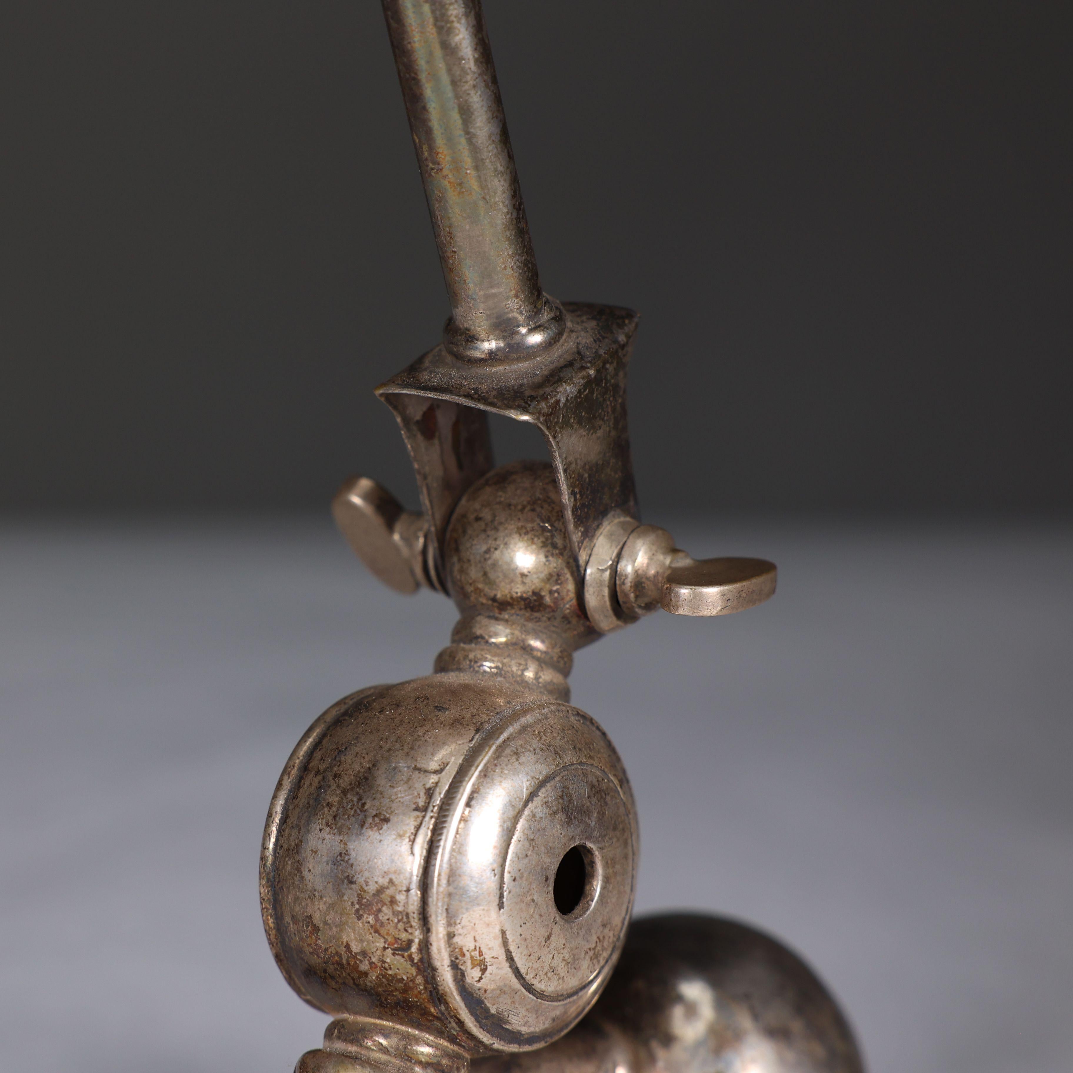 WAS Benson. Paire de lampes de table Arts & Crafts en argent patiné. en vente 6