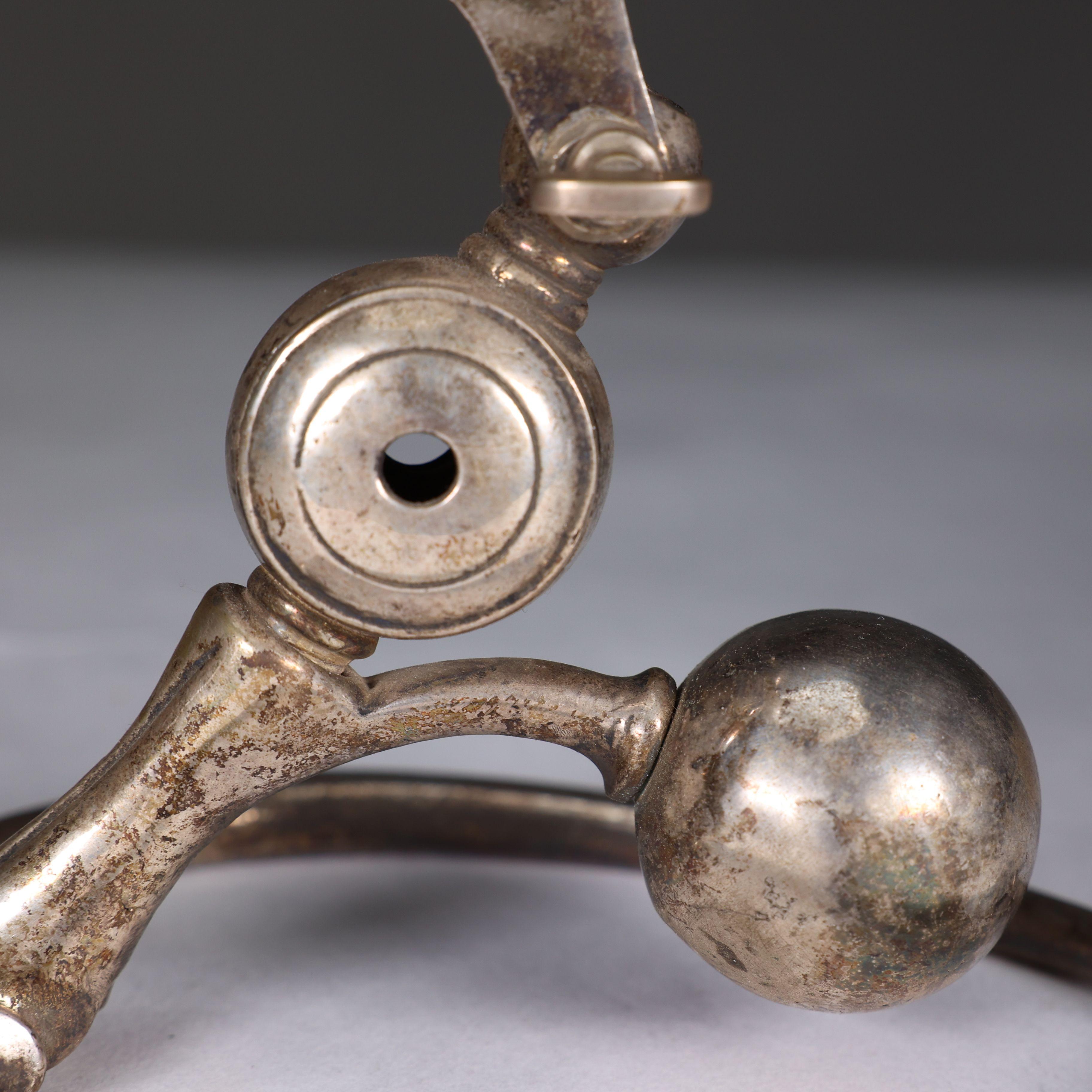 WAS Benson. Paire de lampes de table Arts & Crafts en argent patiné. en vente 7