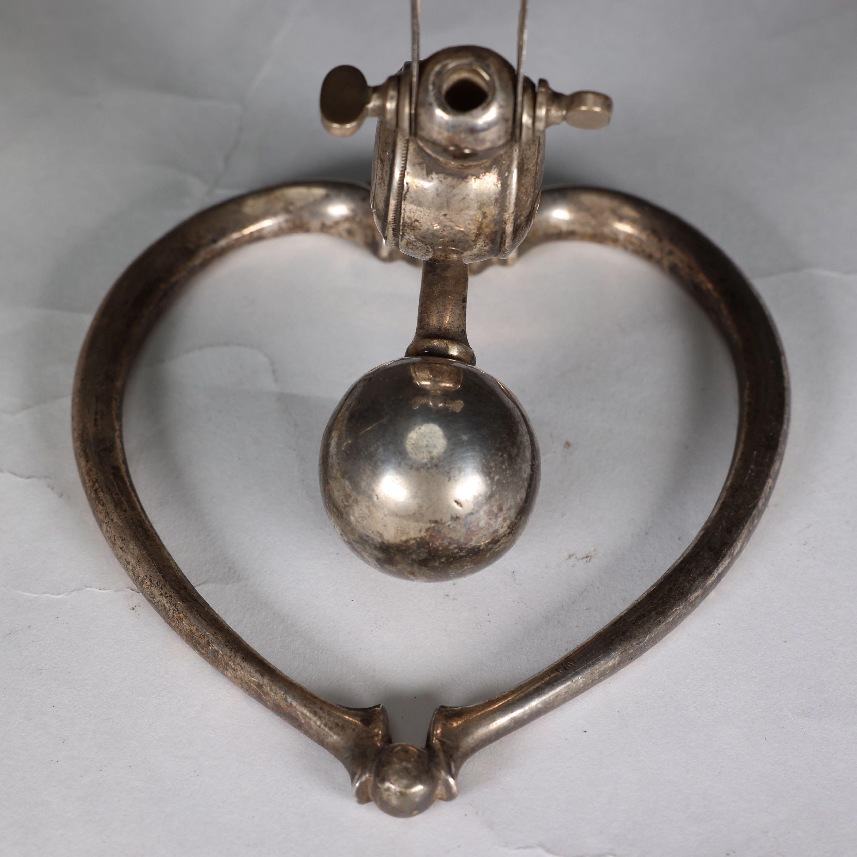 WAS Benson. Paire de lampes de table Arts & Crafts en argent patiné. en vente 10