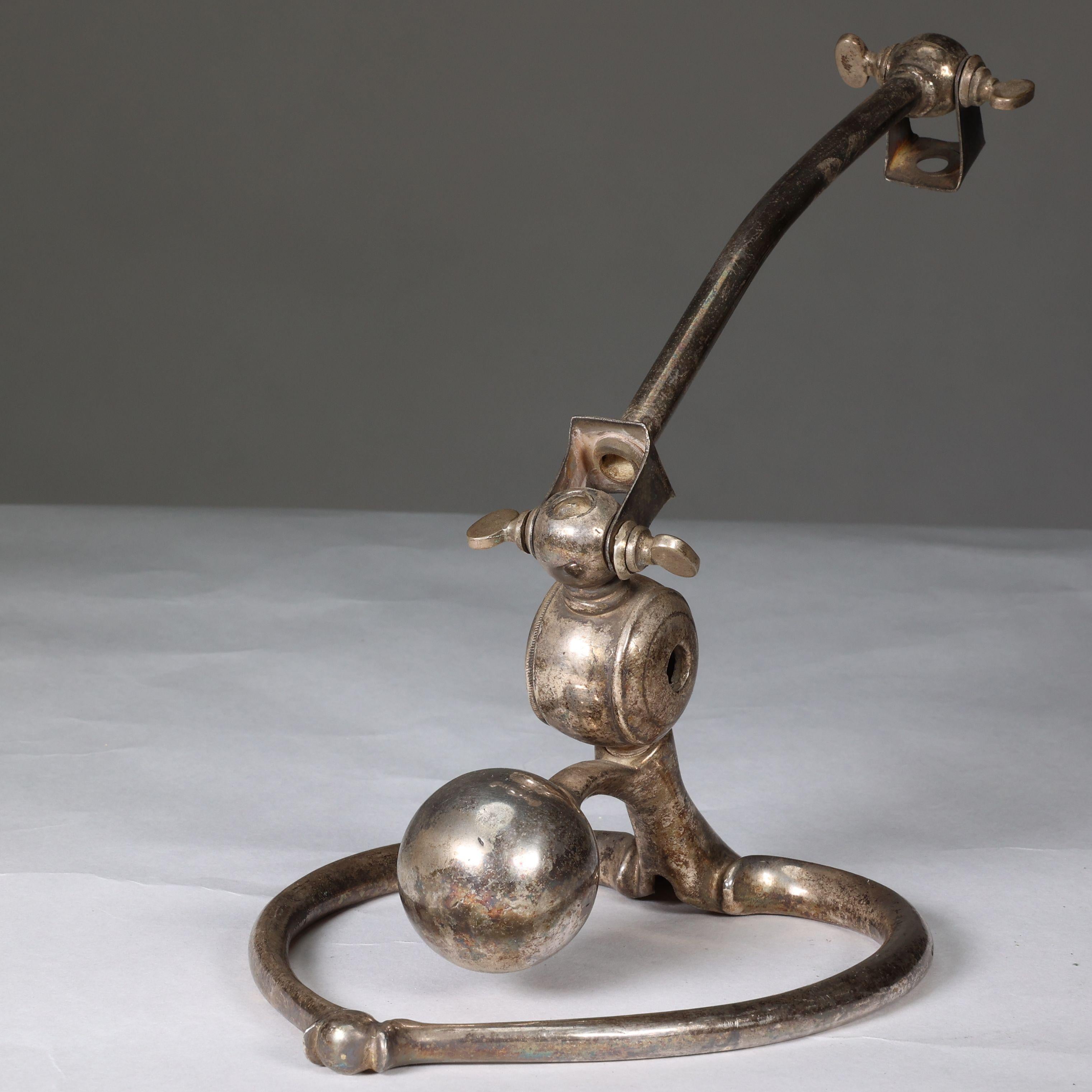 WAS Benson. Paire de lampes de table Arts & Crafts en argent patiné. en vente 2