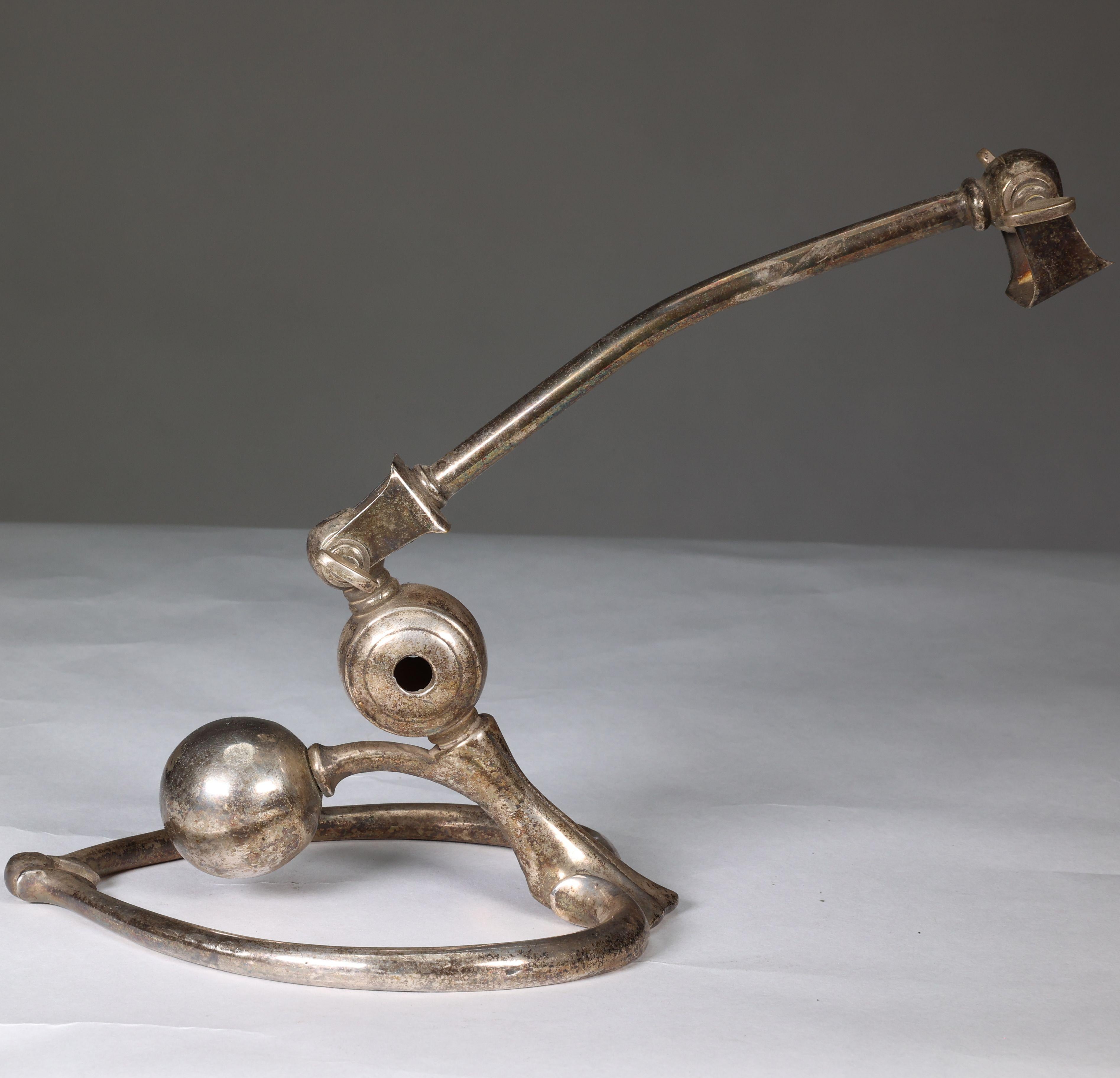 WAS Benson. Paire de lampes de table Arts & Crafts en argent patiné. en vente 3
